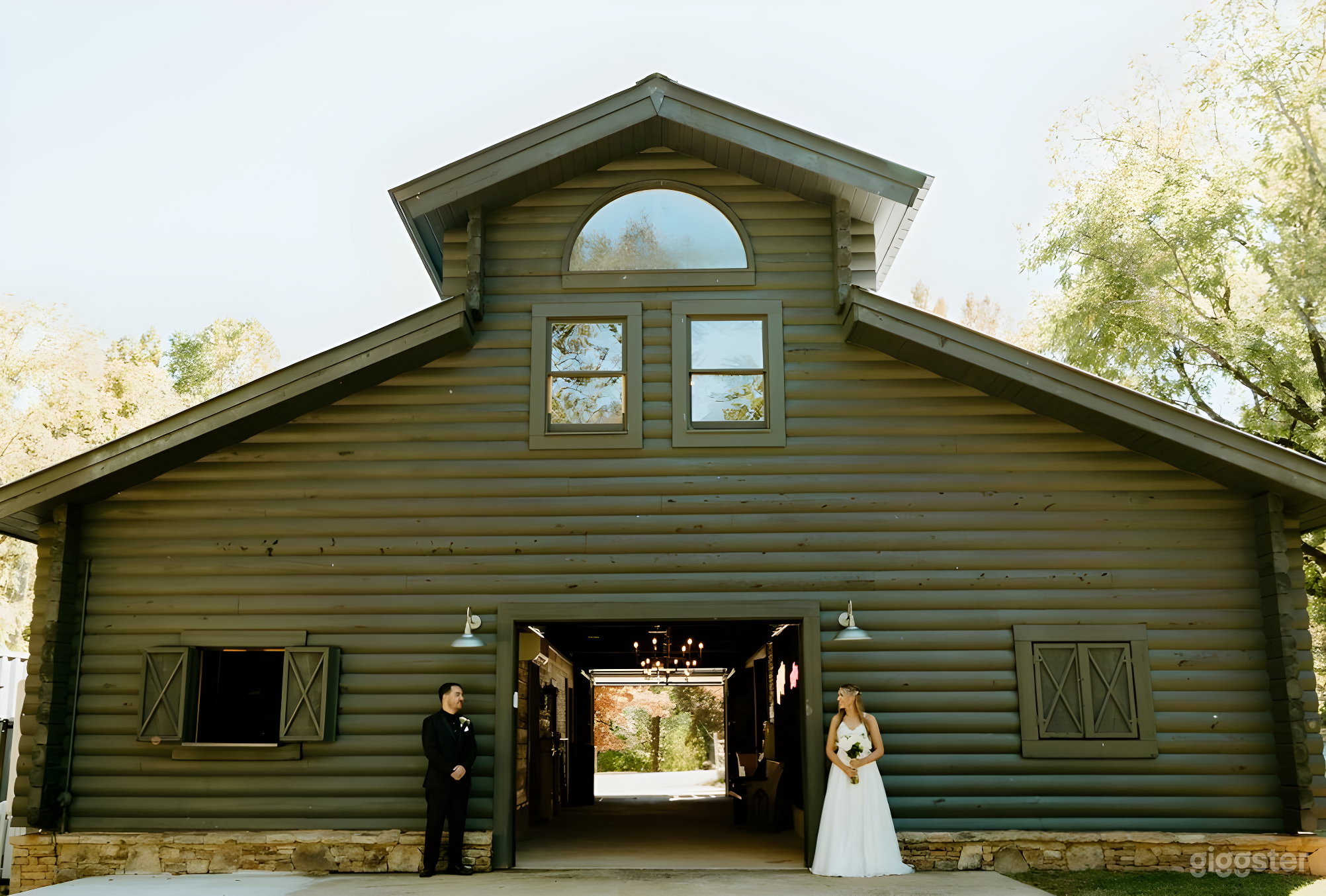 The Cocktail Hour Cabin Photo 2