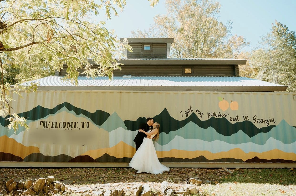 The Cocktail Hour Cabin Photo 4