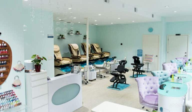  Dazzling Spa & Nail Salon in Chicago 