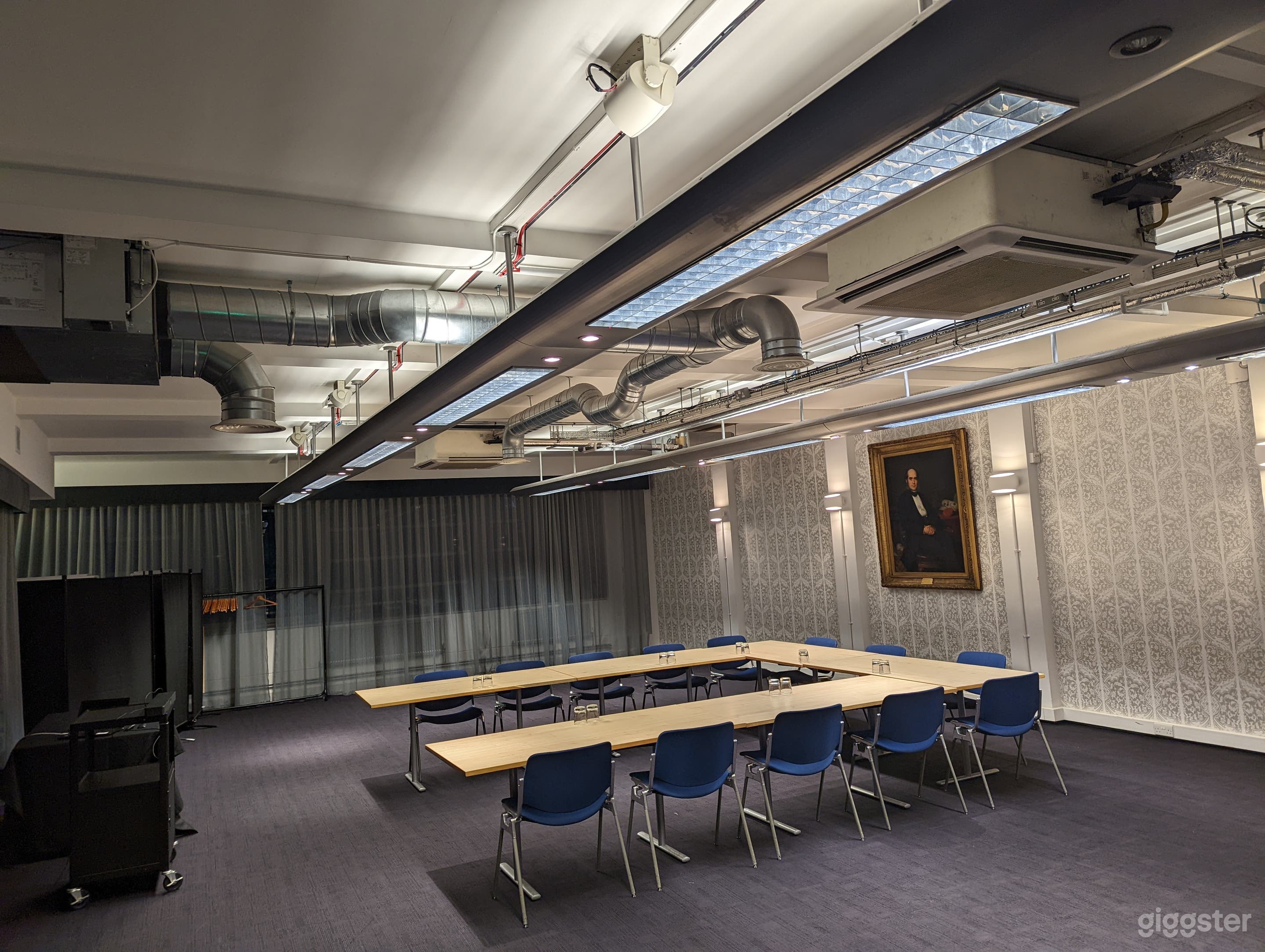 Versatile Professional Venue in Central London Photo 2
