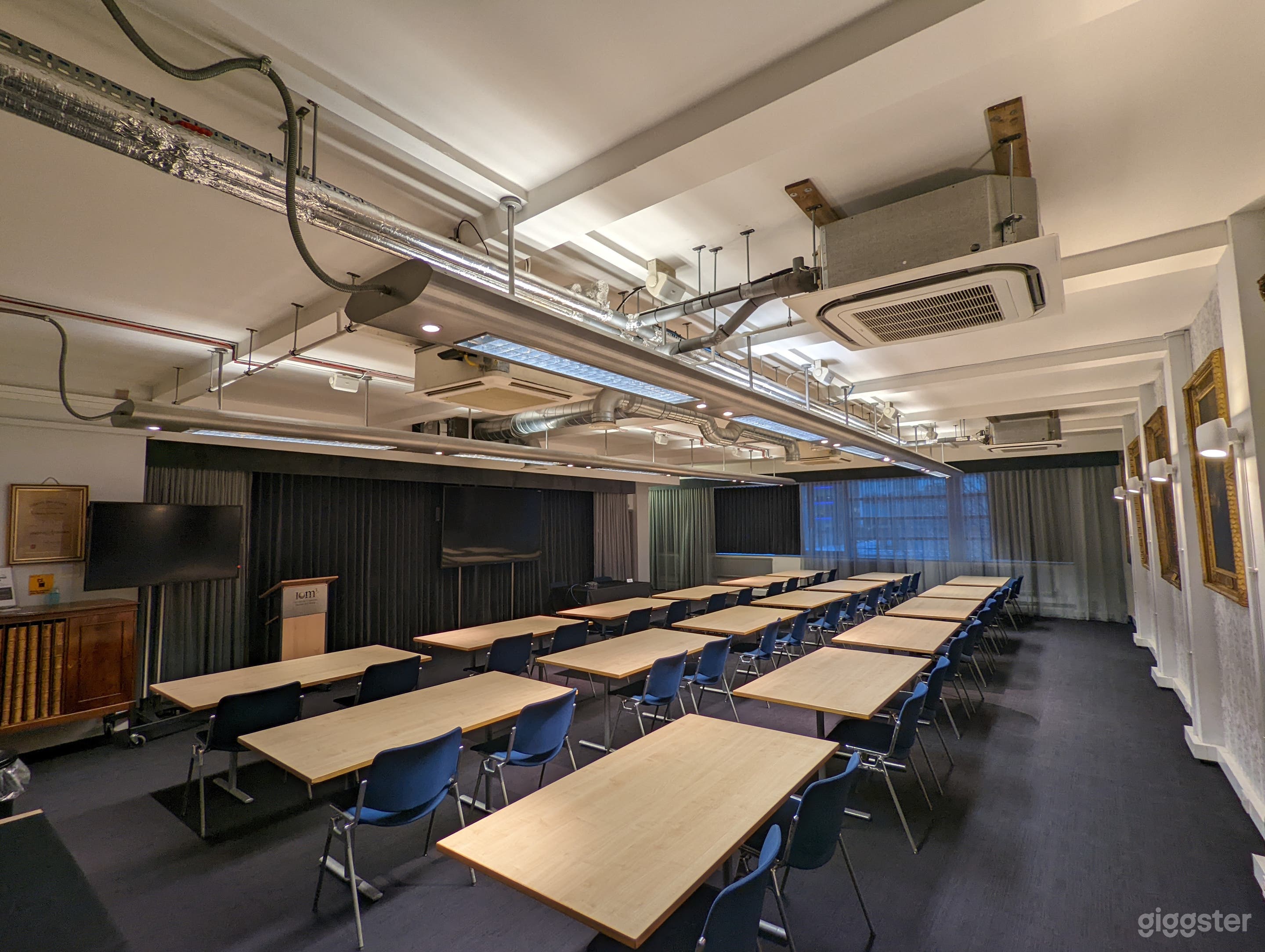 Versatile Professional Venue in Central London Photo 1