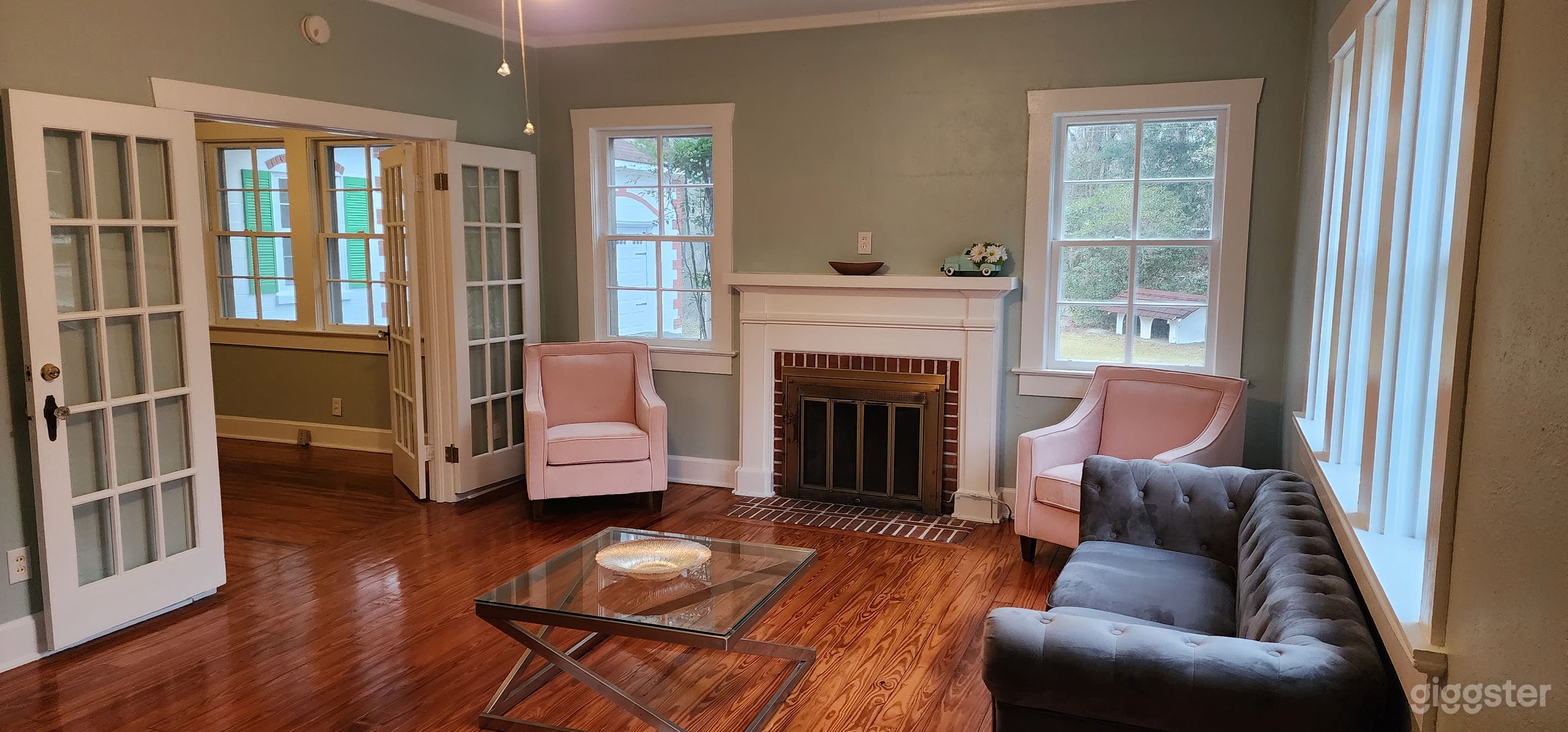 Formal Livingroom with office attached. 