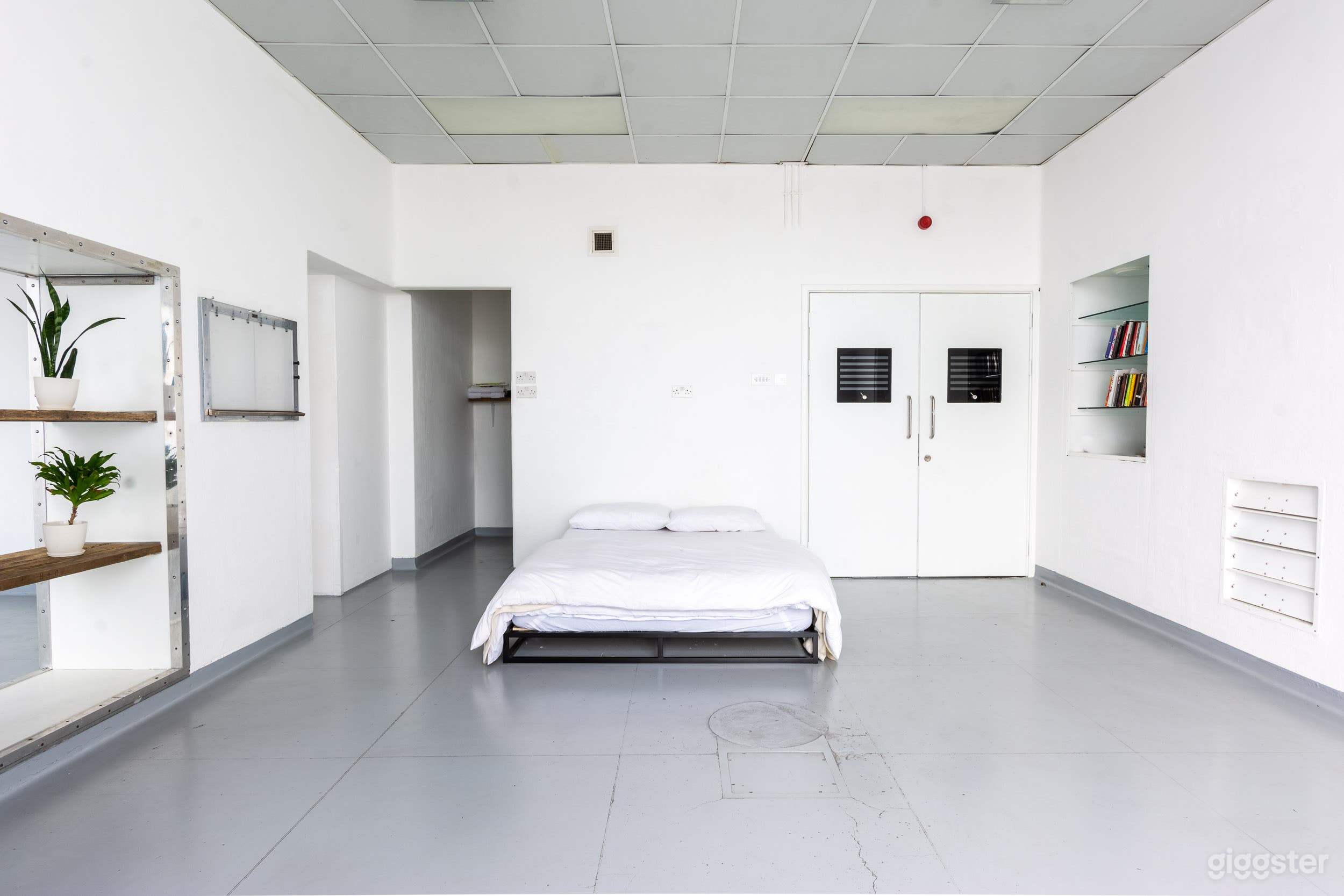 White Space Penthouse Studios Photo 1