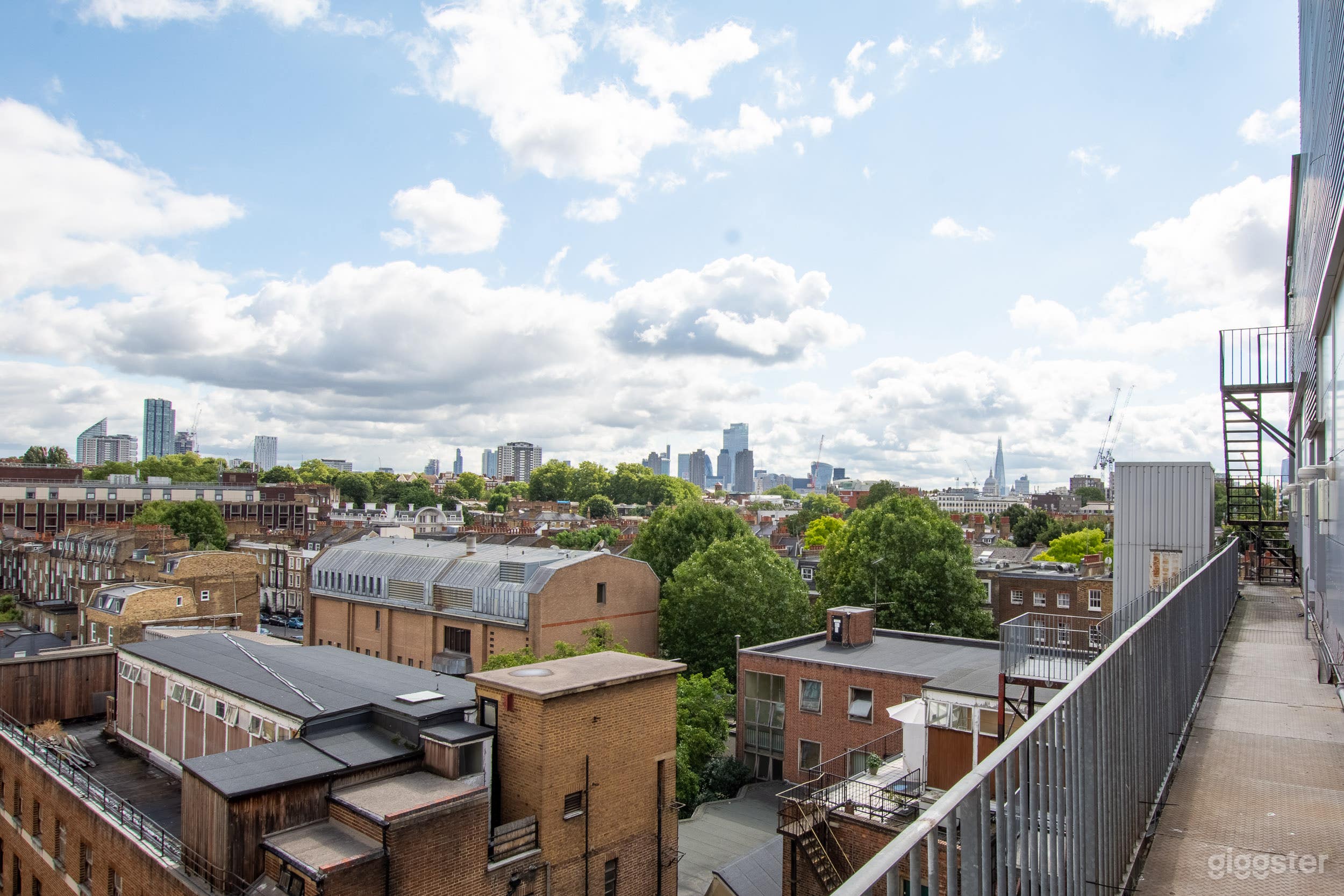 White Space Penthouse Studios Photo 3