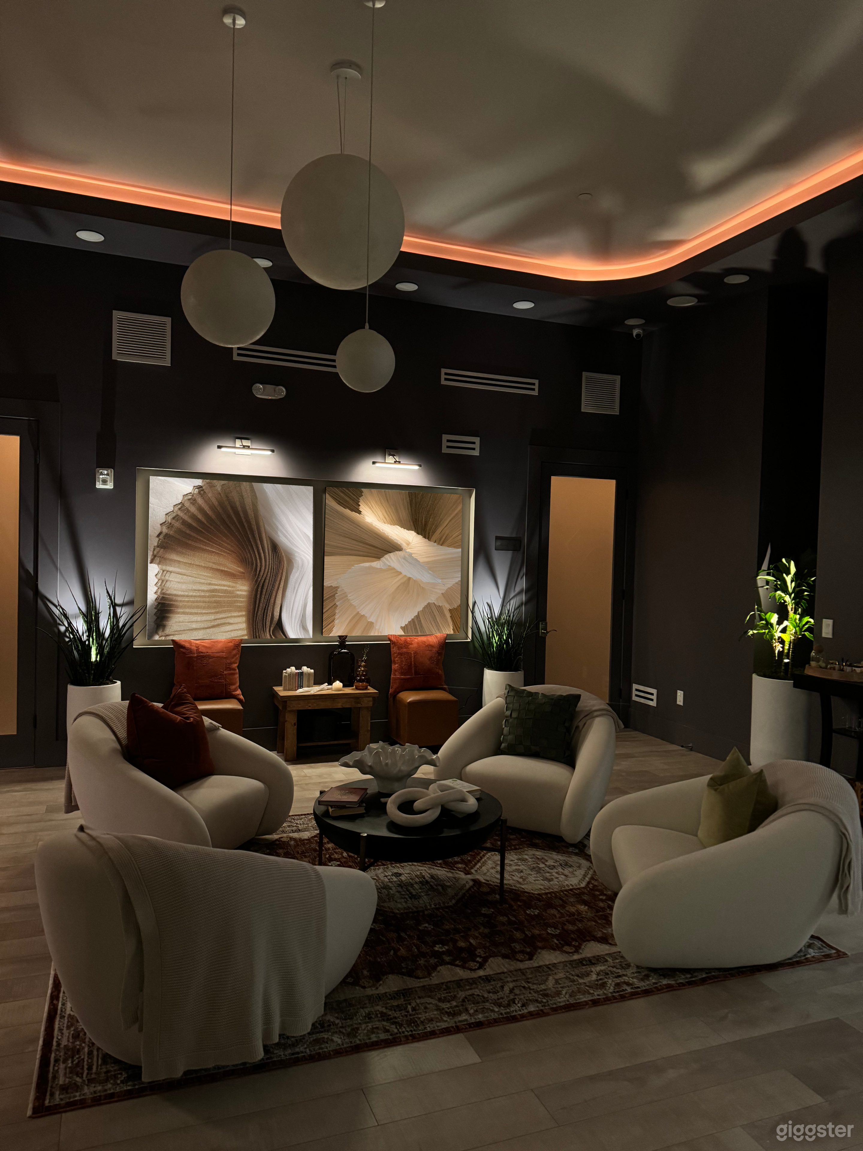 Luxury Lounge