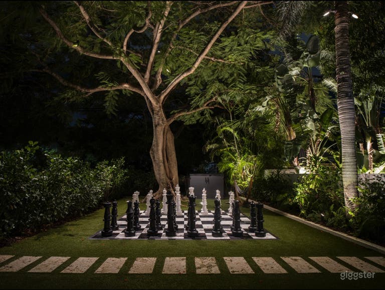  Bright And Sunny House 