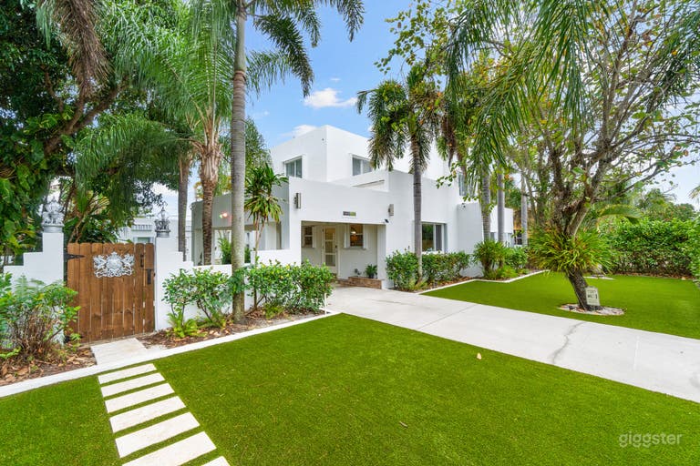  Bright And Sunny House 