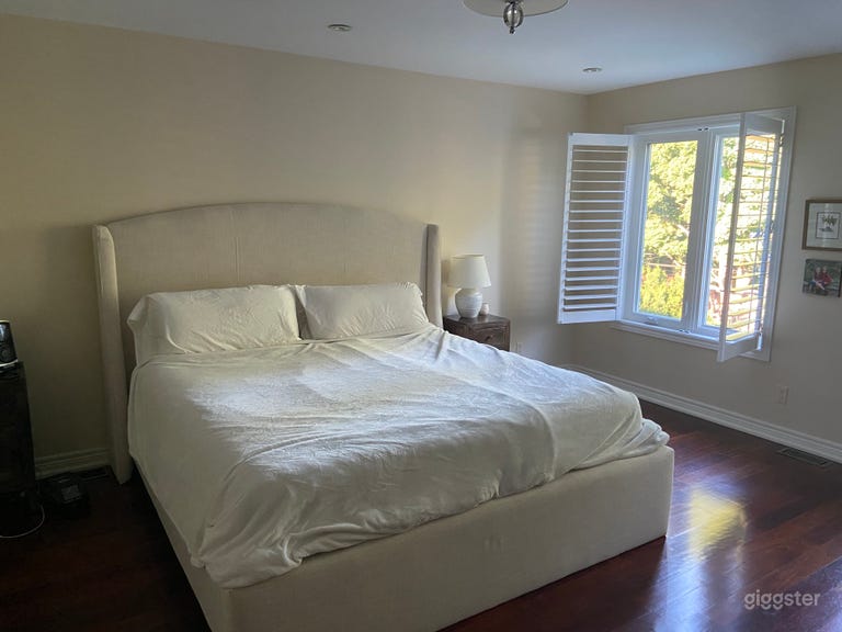  4 bed Leaside family home deck/playhouse/trampolin 