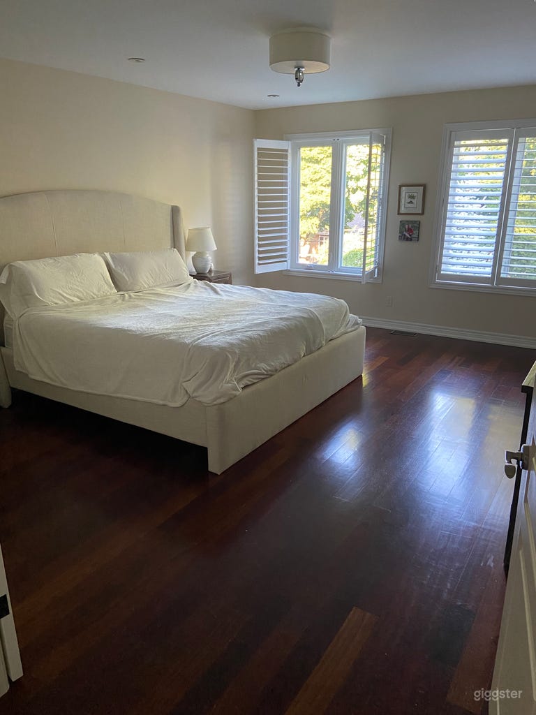  4 bed Leaside family home deck/playhouse/trampolin 