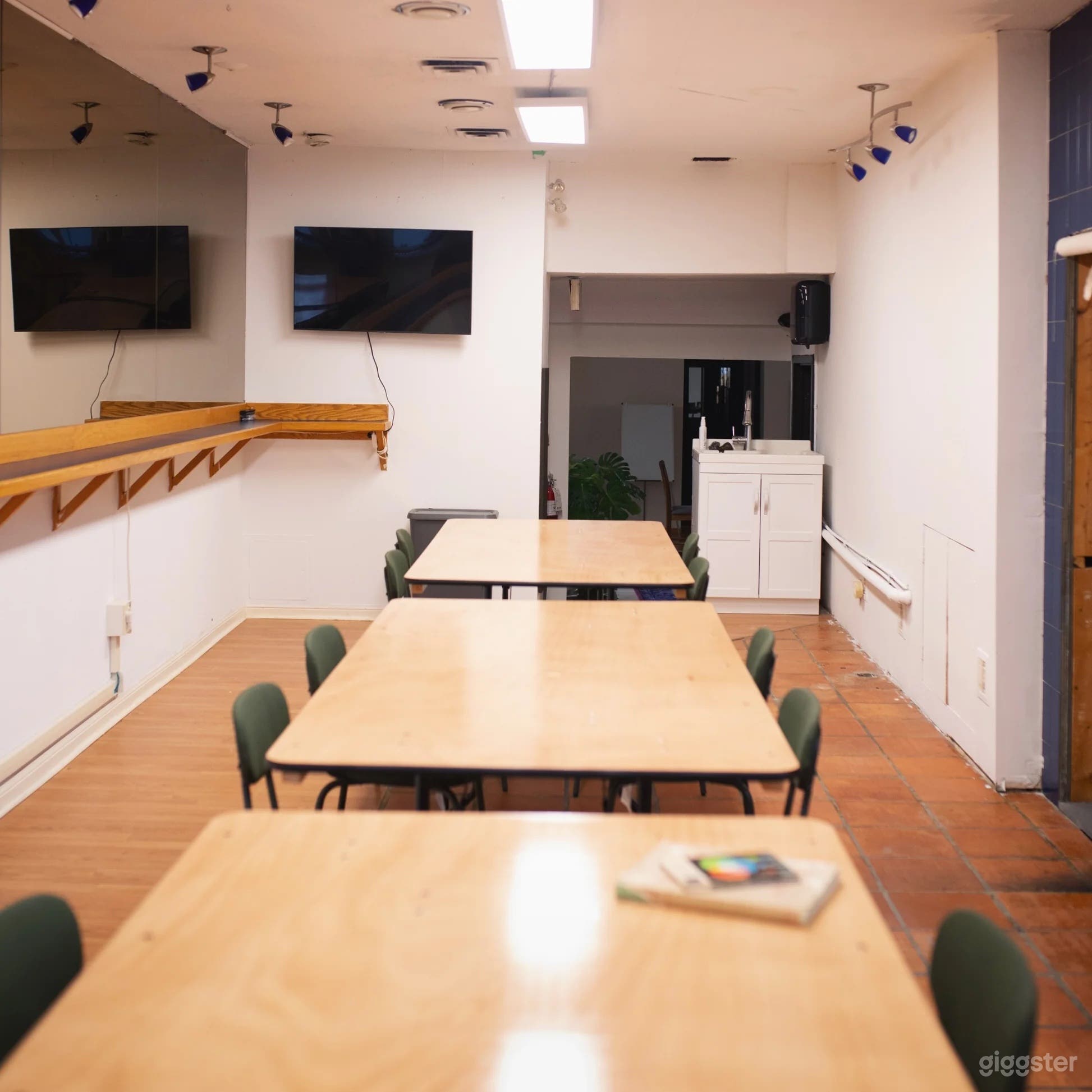 Historic Loft for Workshops &amp; Meetings Photo 3