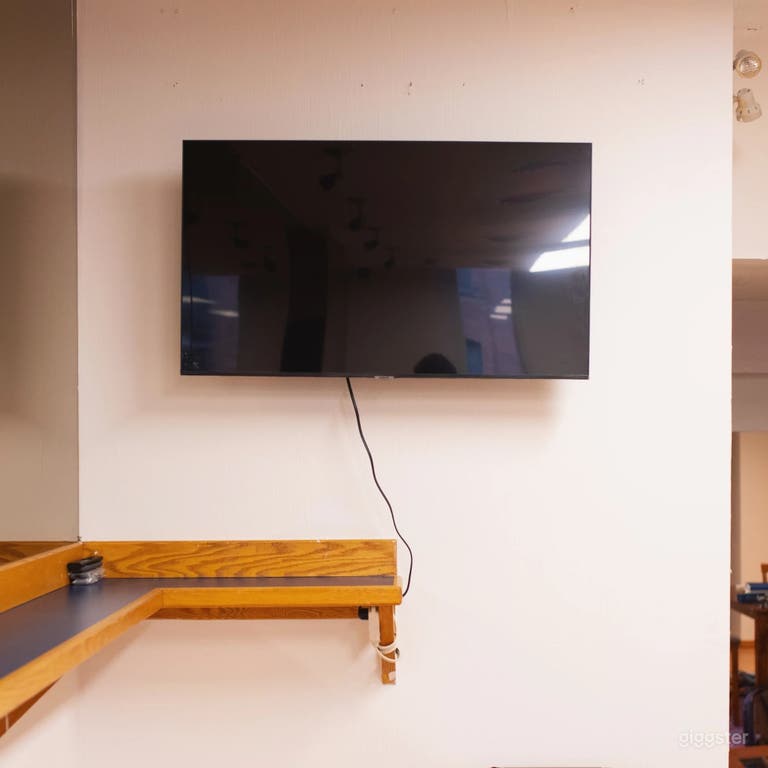  Historic Loft for Workshops & Meetings 