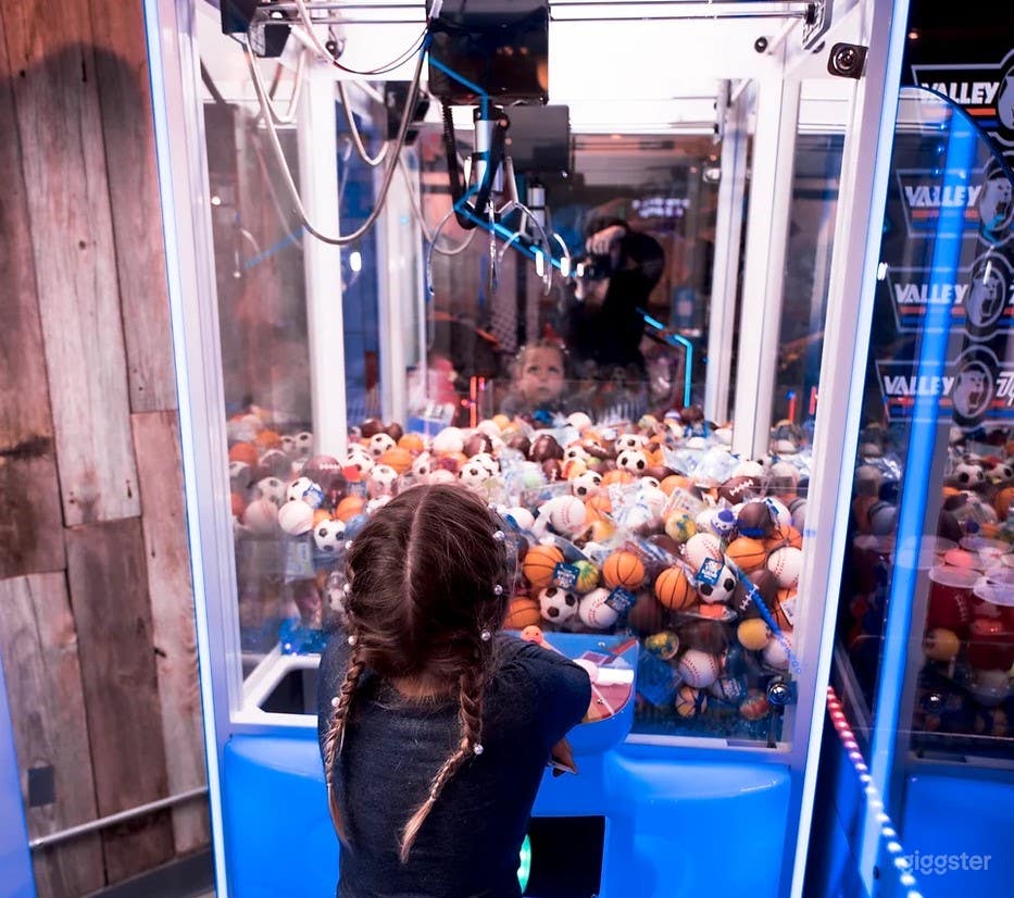 Hotdog Cafe with Arcade in Downtown Laguna Beach Photo 2