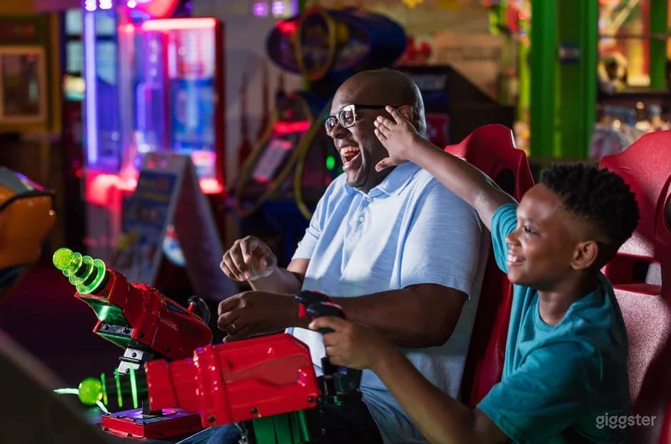 Hotdog Cafe with Arcade in Downtown Laguna Beach Photo 4