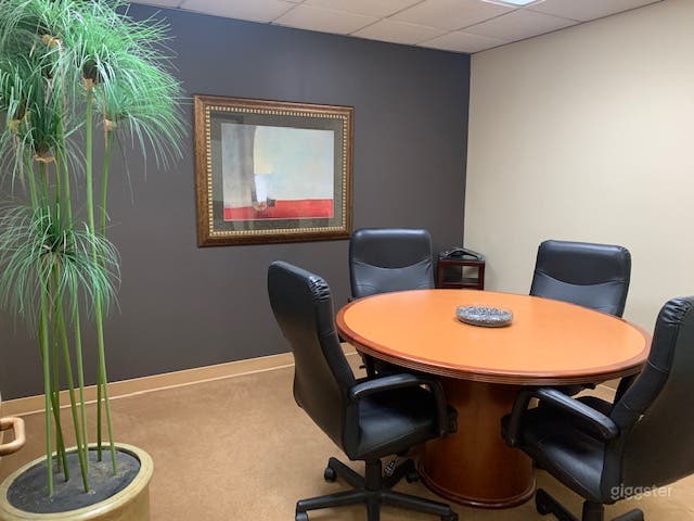  Cosy Conference Room in La Mirada 