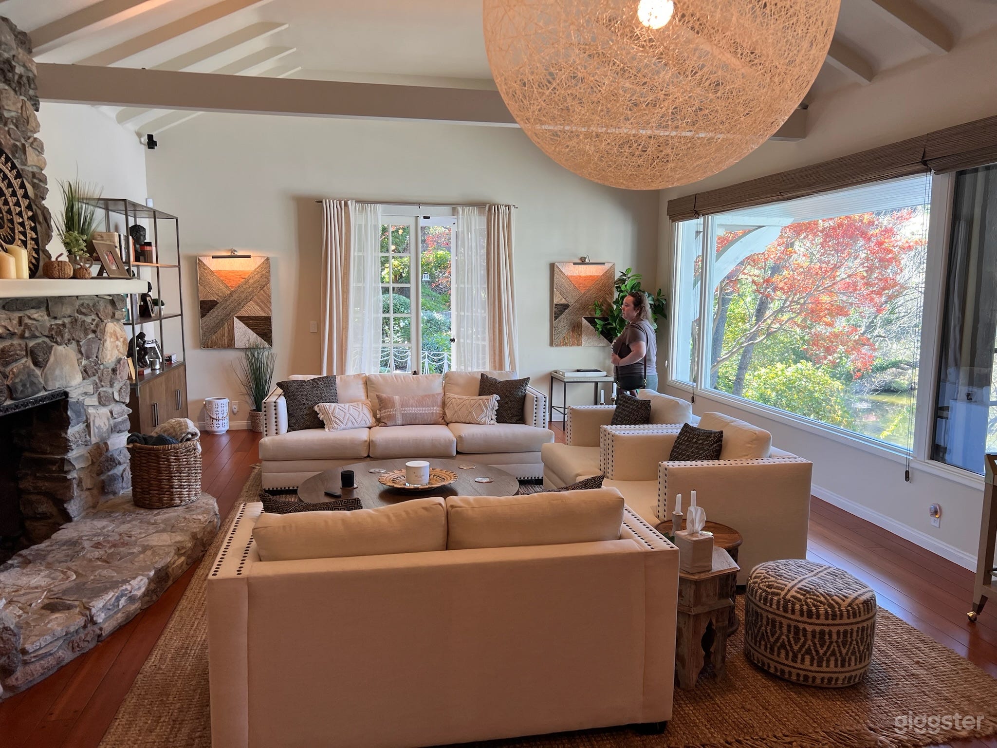 European Lake House w/ rustic garden, boat & dock Photo 4