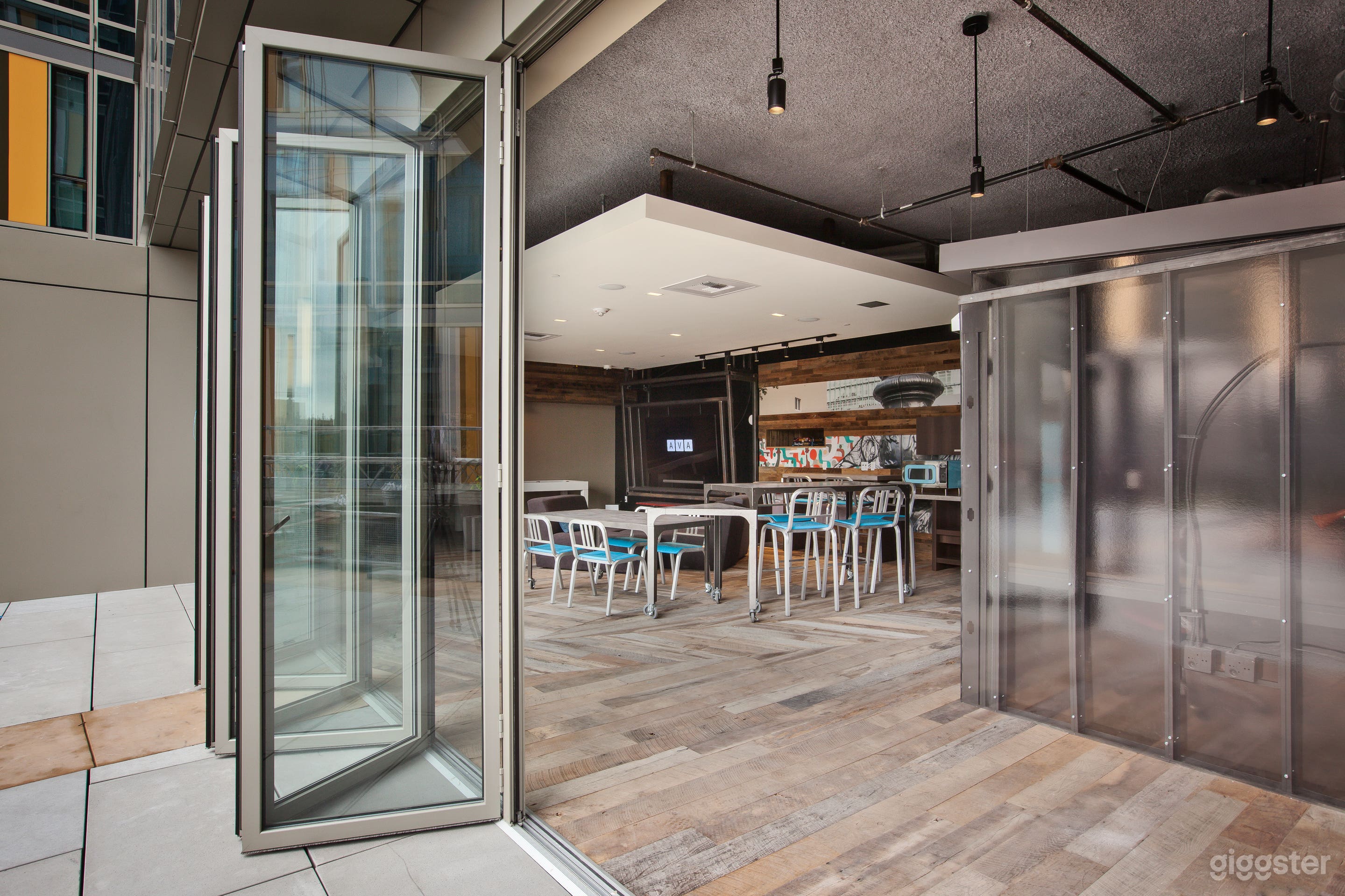 Modern Lounge in San Francisco’s Mid-Market District Photo 2