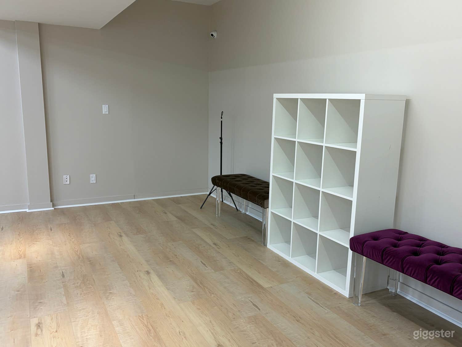 Studio Viva available for rent - 1200 sqft Photo 2