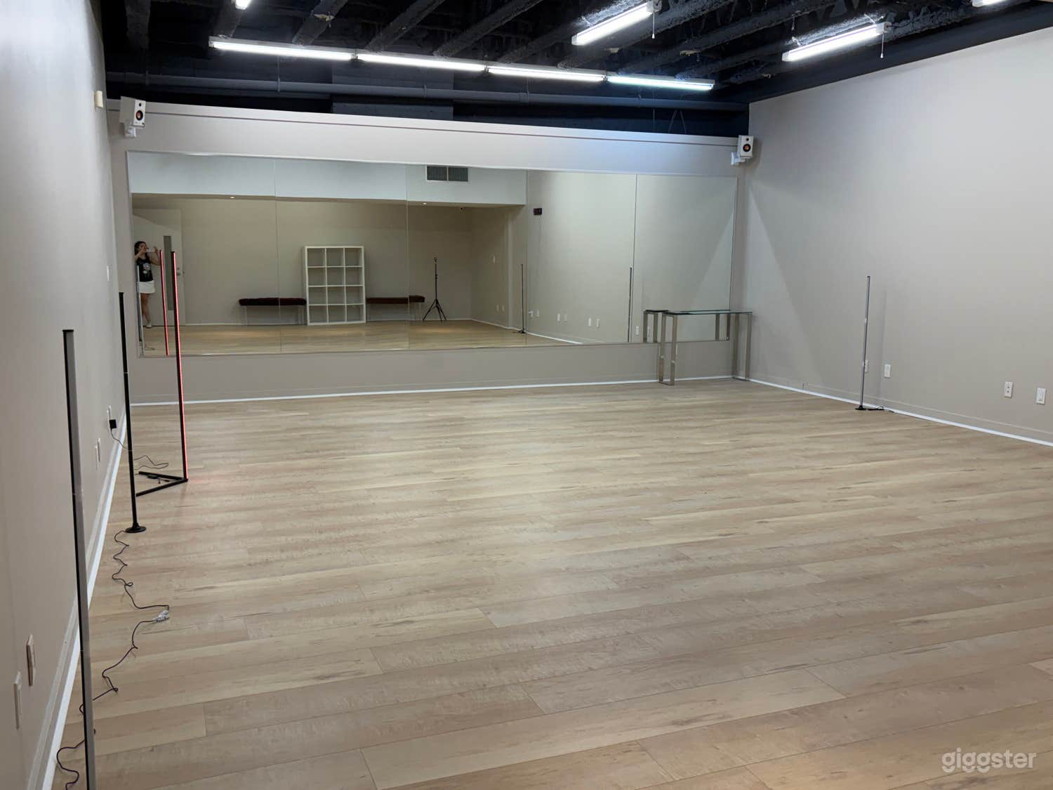 Studio Viva available for rent - 1200 sqft Photo 1
