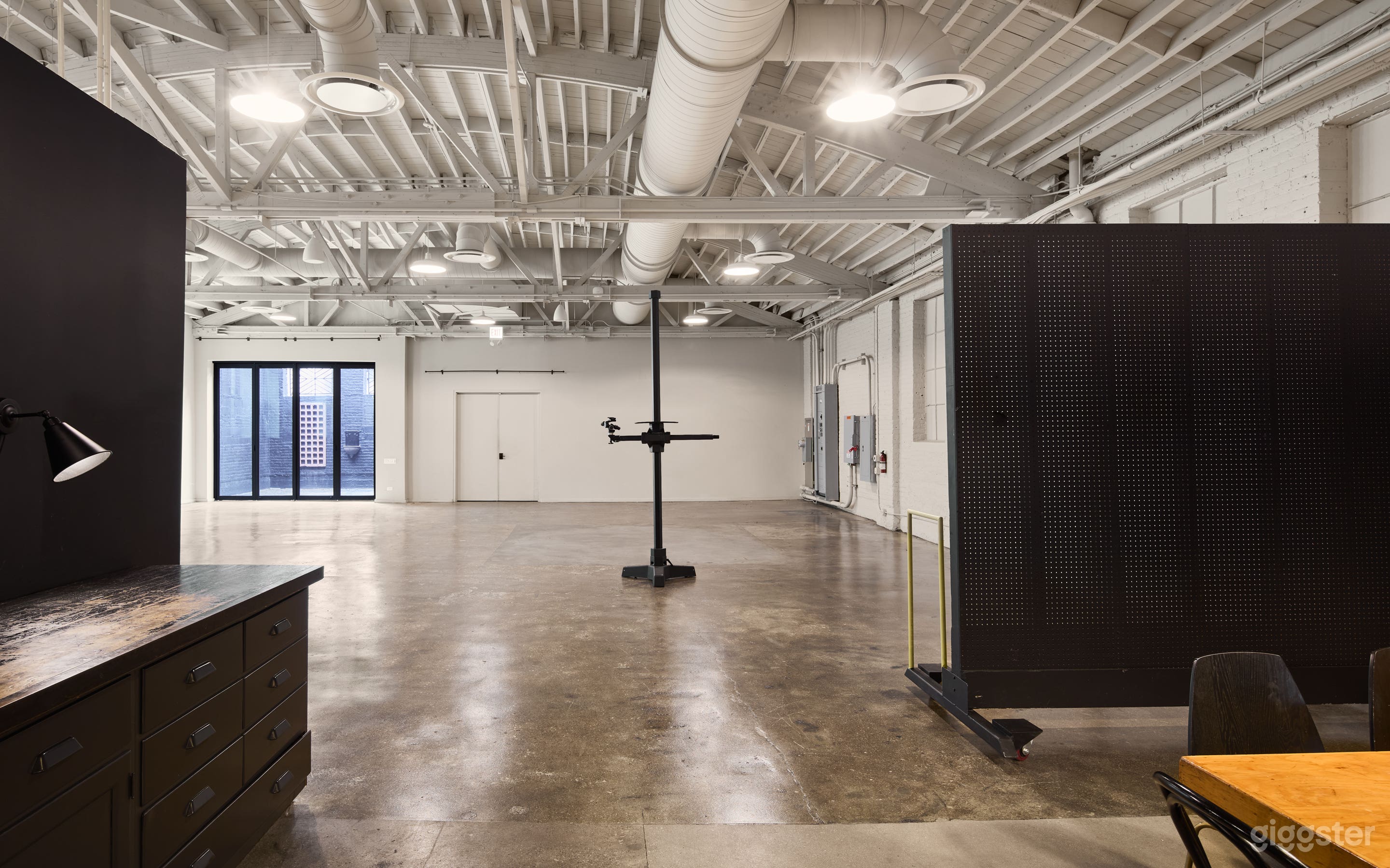 Production-Ready Chicago Photo + Film Studio with Kitchen Photo 3