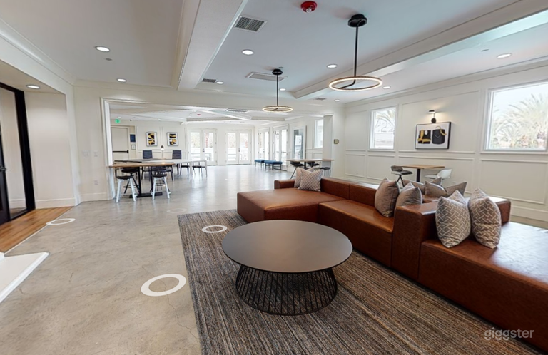  Grand, Spacious Lounge & Terrace in Costa Mesa 