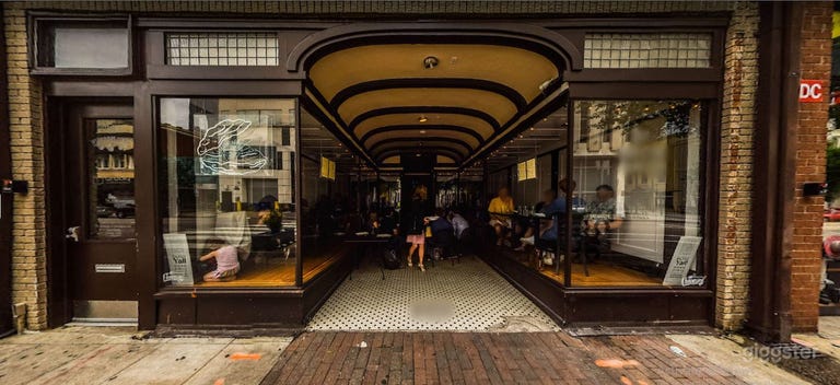  Restaurante + Bar peculiar y atmosférico en Raleigh 