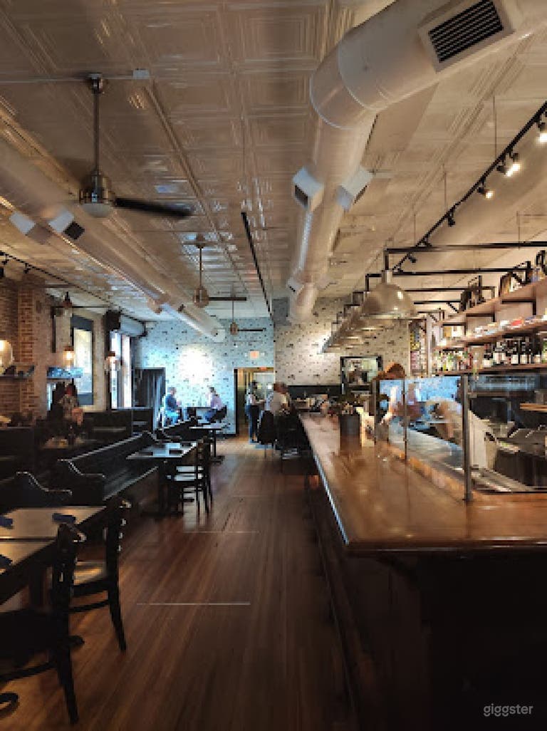  Restaurante + Bar peculiar y atmosférico en Raleigh 
