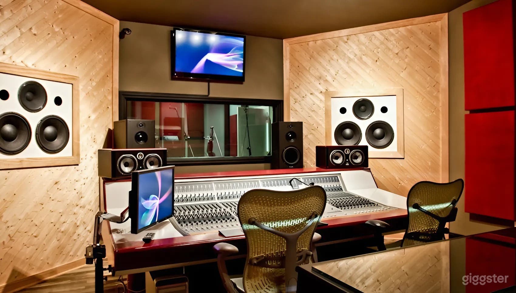 Versatile 3,500 Sq. Ft. Pro Recording Studio Photo 4