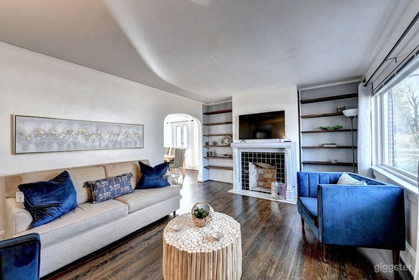 Newly Remodeled Modern House Photo 1