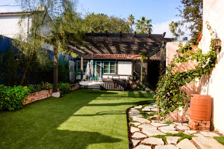  Lush Jungle & Outdoor Studio 