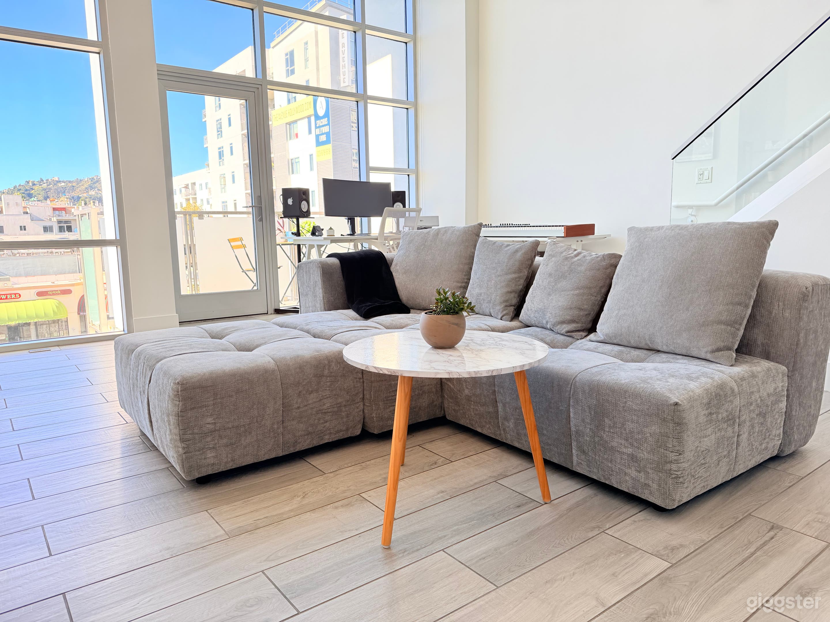 Bright Hollywood Loft with City Views Photo 4
