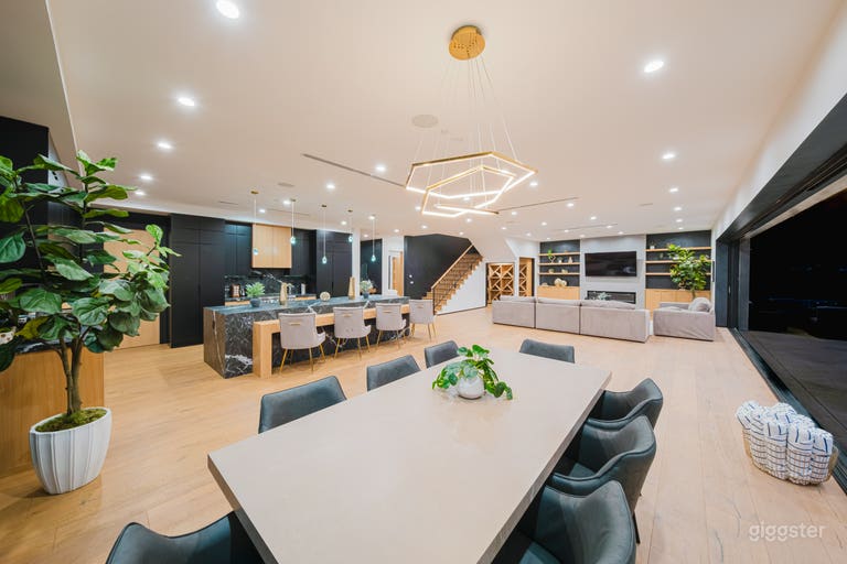  GLASS RUNWAY MODERN LA ESTATE 