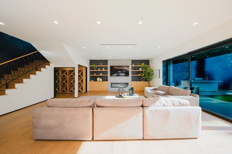  GLASS RUNWAY MODERN LA ESTATE 