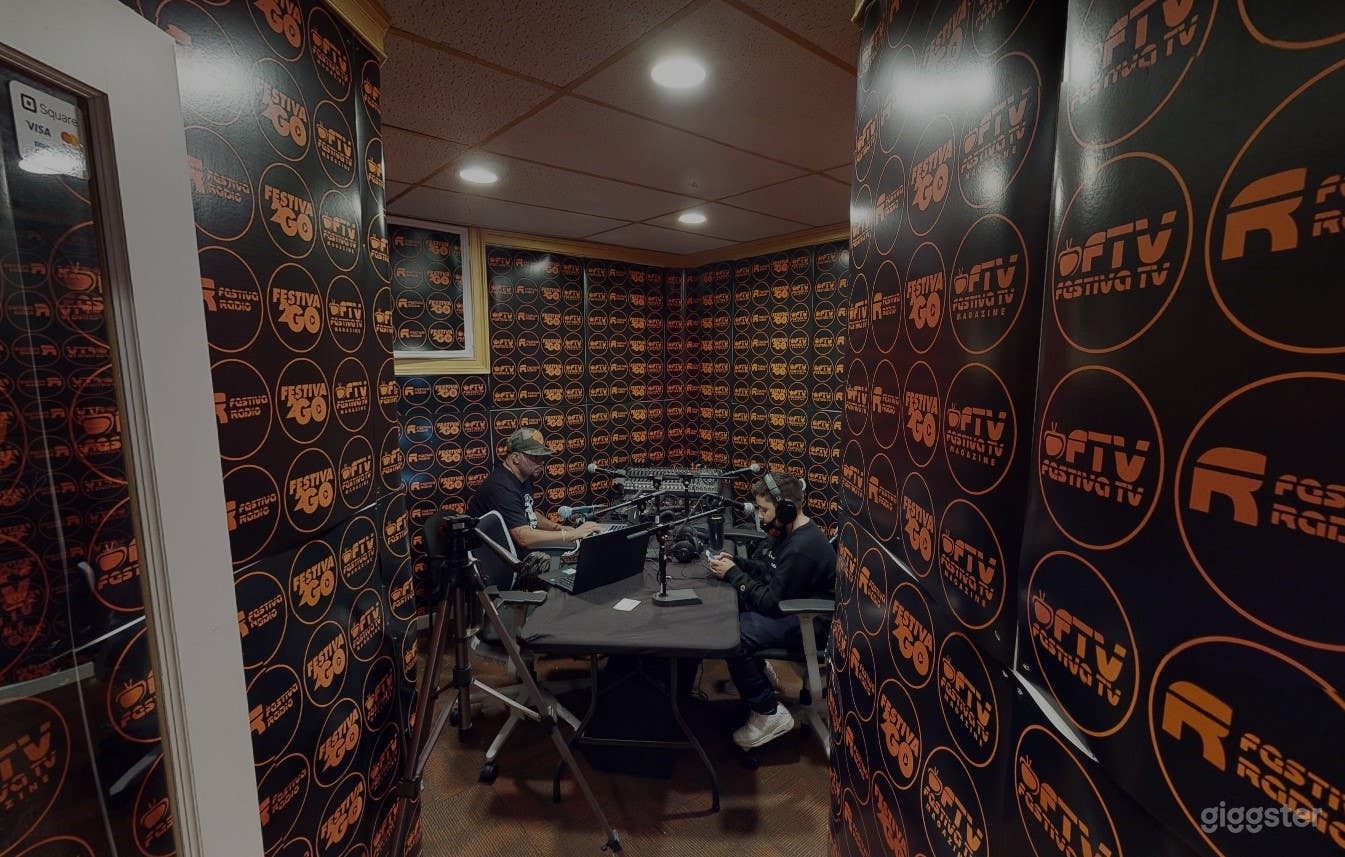 Fully Functioning Podcast Studio in Lyndhurst Photo 2