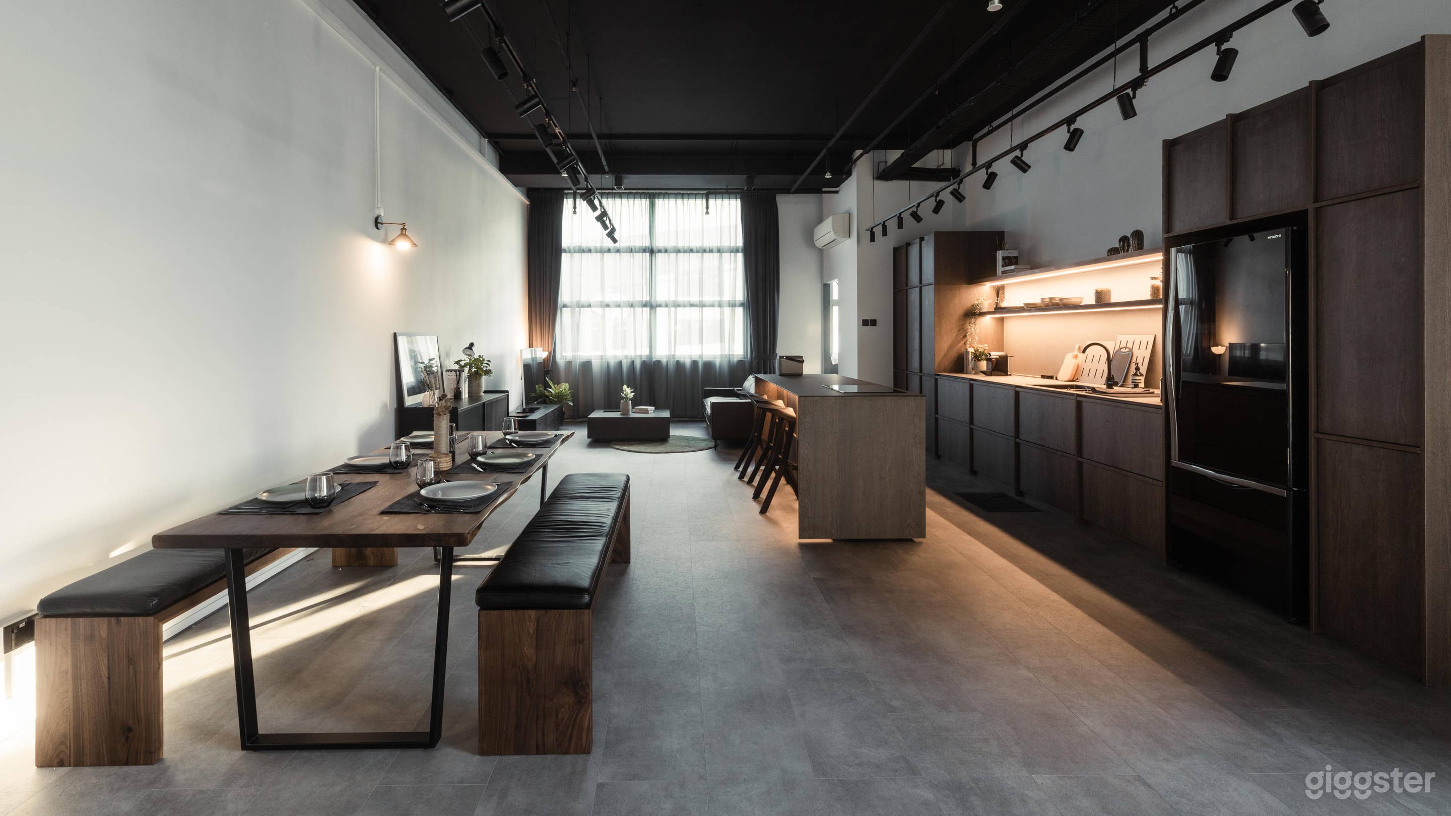 1600 sq ft lifestyle and cyclorama studio