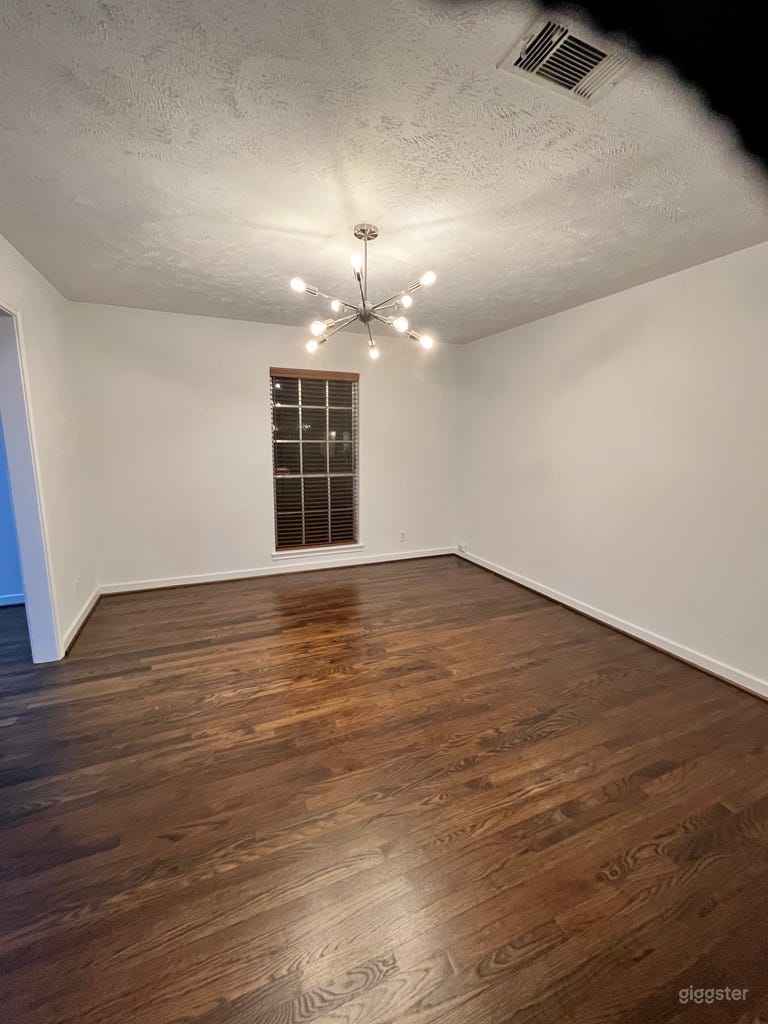  Empty house - reno white kitchen -wood floors 