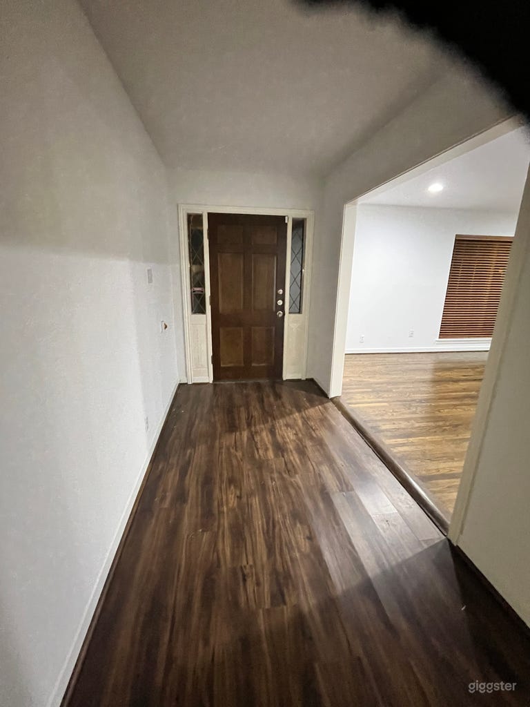  Empty house - reno white kitchen -wood floors 