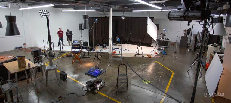  Spacious Orange County Studio with a 60' Cyc, Amen 