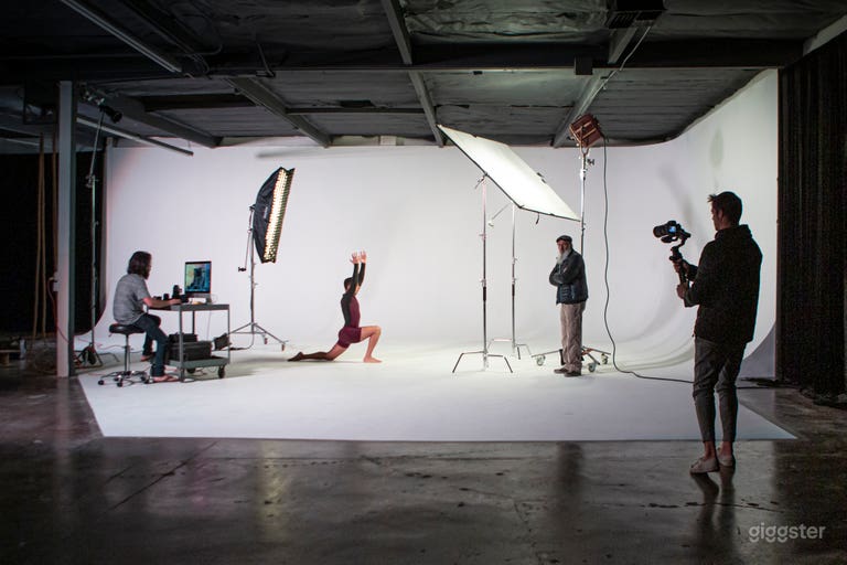  Spacious Orange County Studio with a 60' Cyc, Amen 