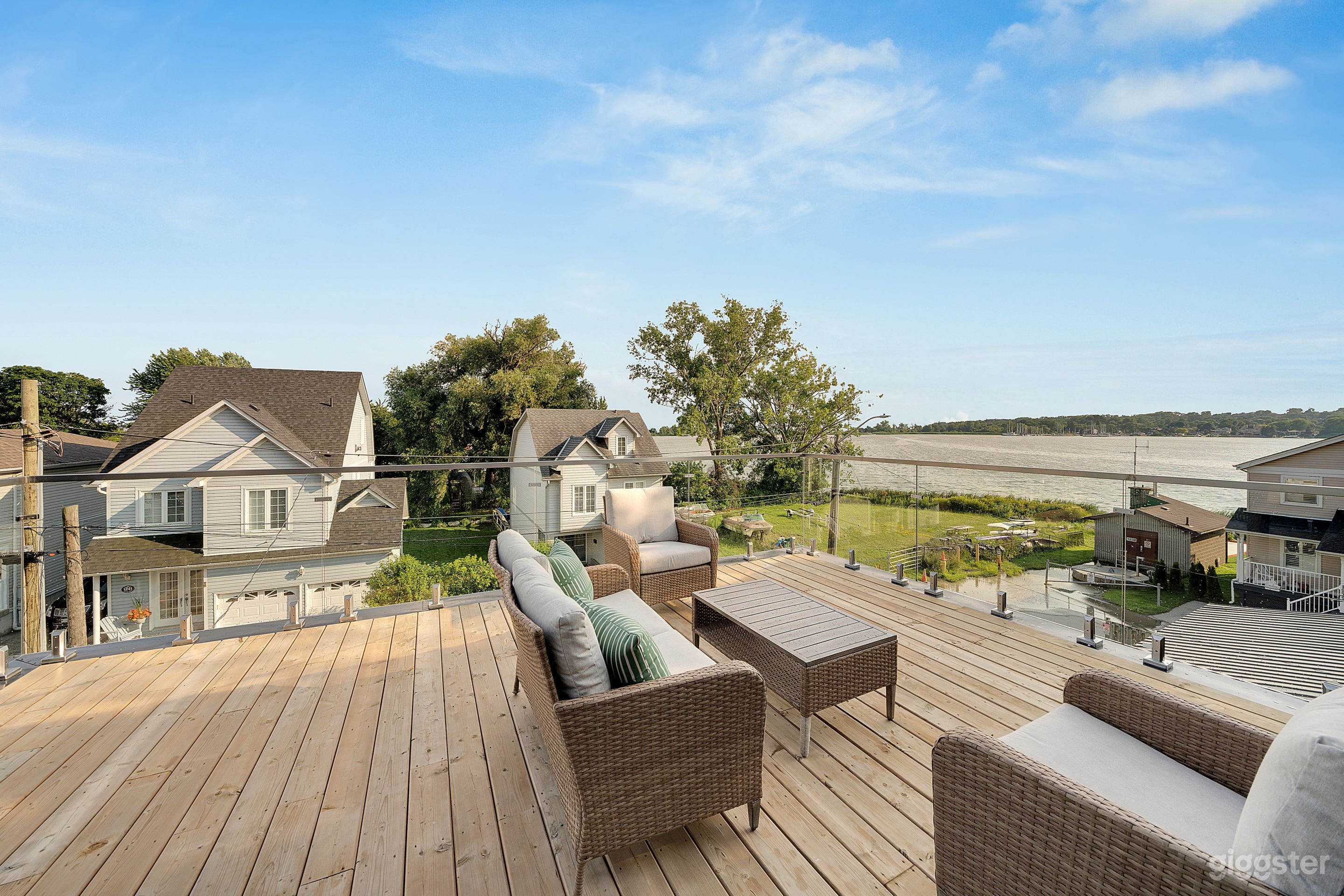 Luxury Waterfront Escape | Rooftop/Chef's Kitchen Photo 4