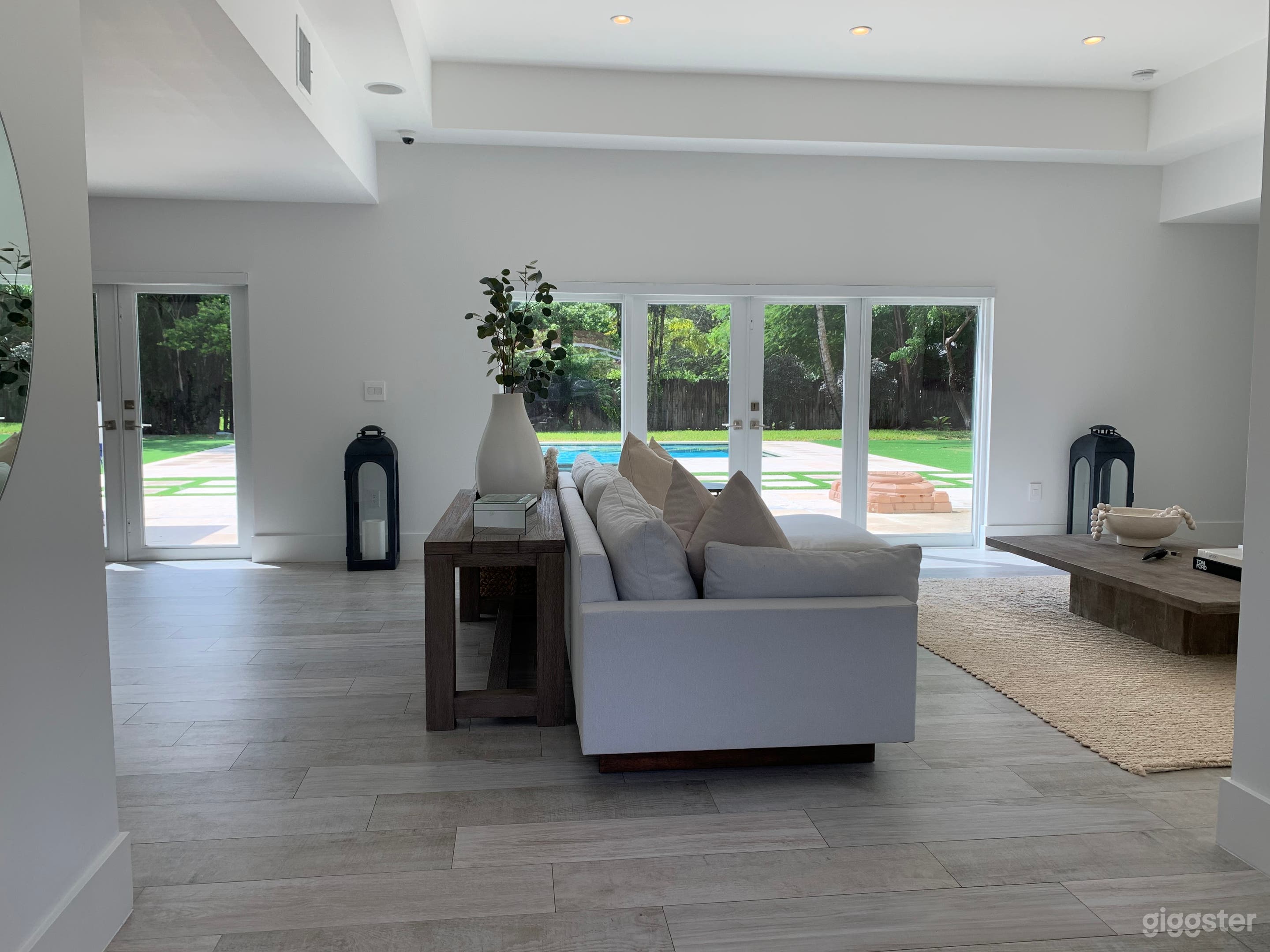 Open Concept with customized backyard Photo 4