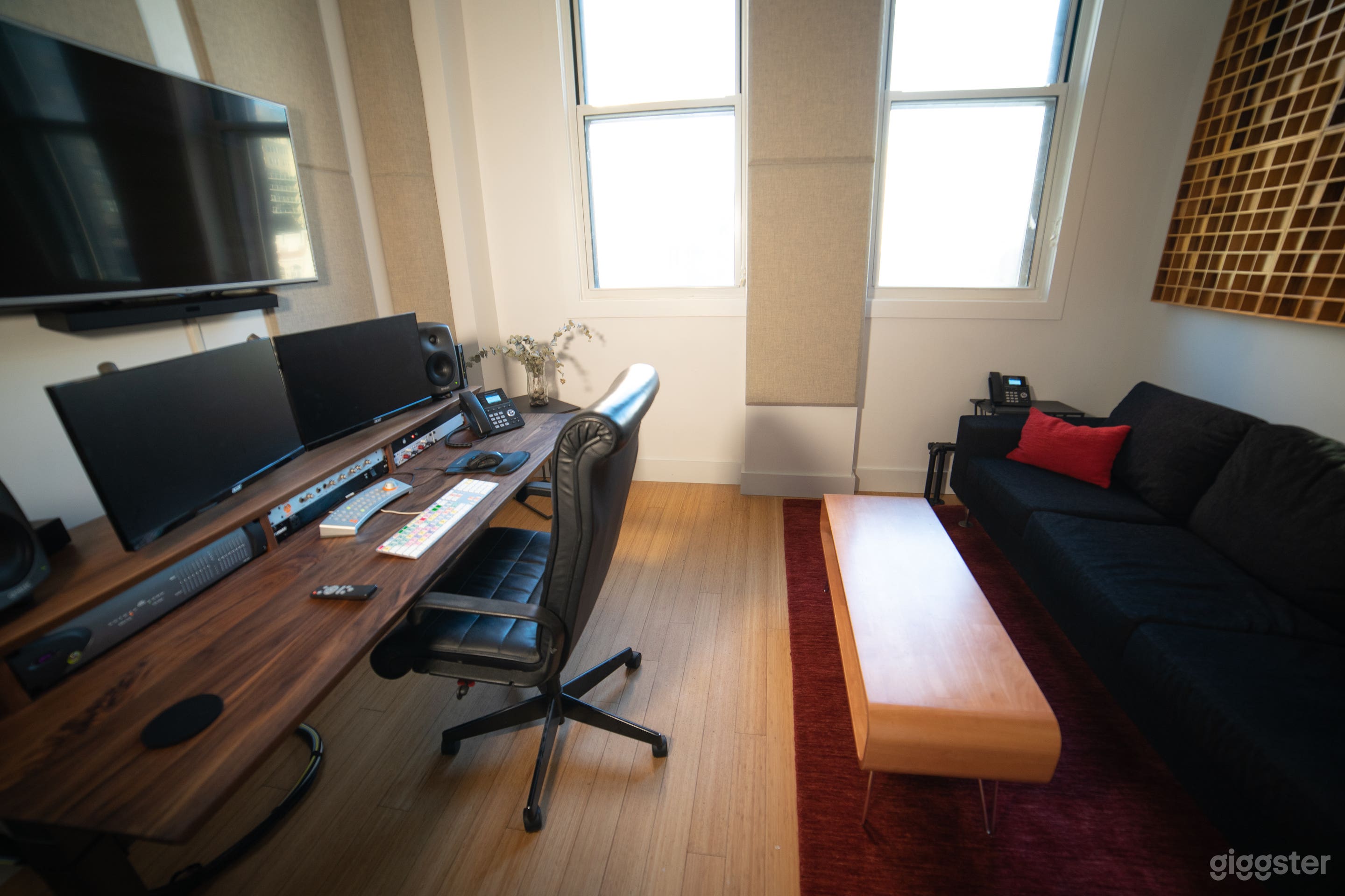 Beautiful Picture Edit & Sound Mix Room Photo 3