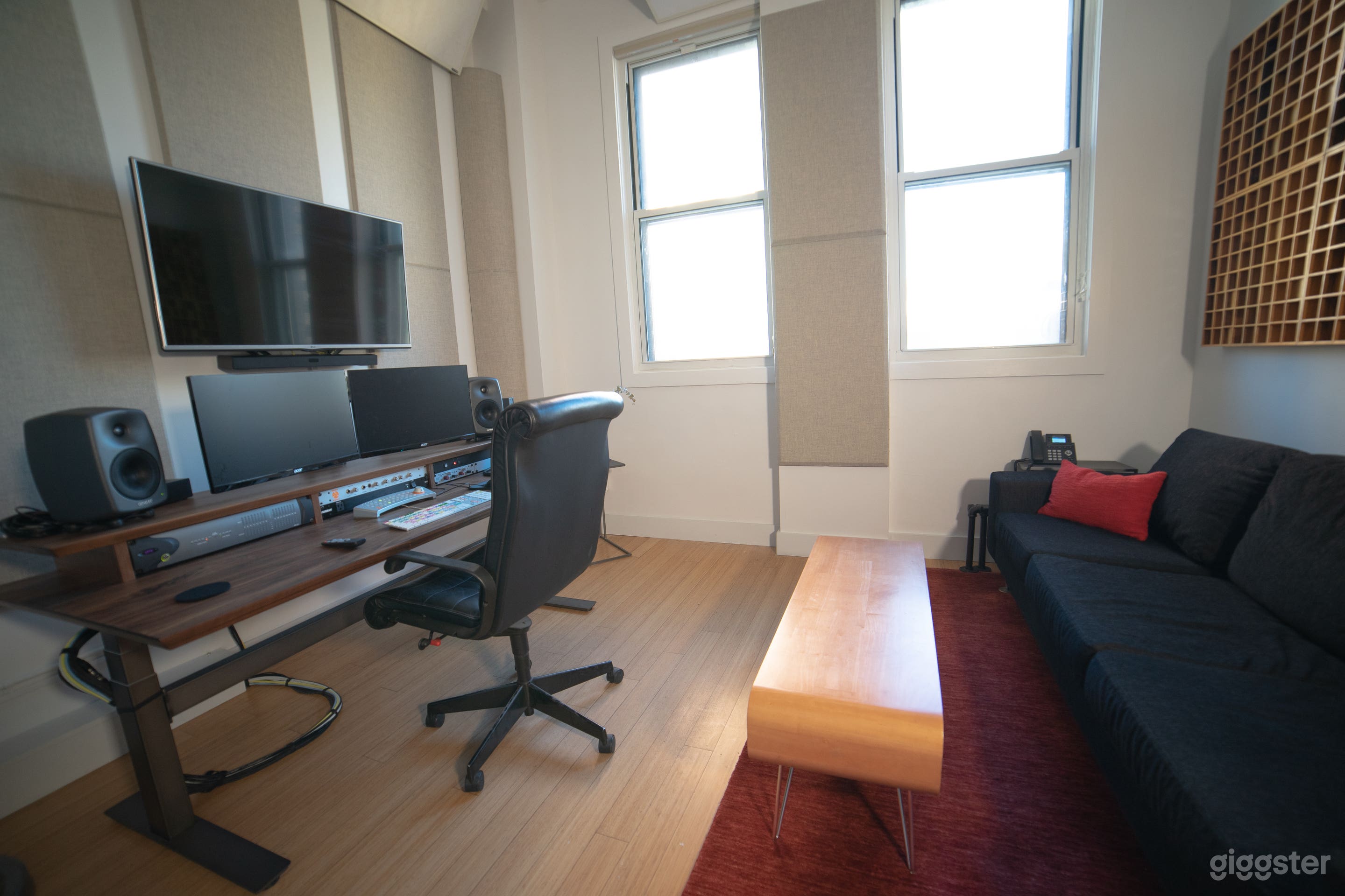 Beautiful Picture Edit & Sound Mix Room Photo 1