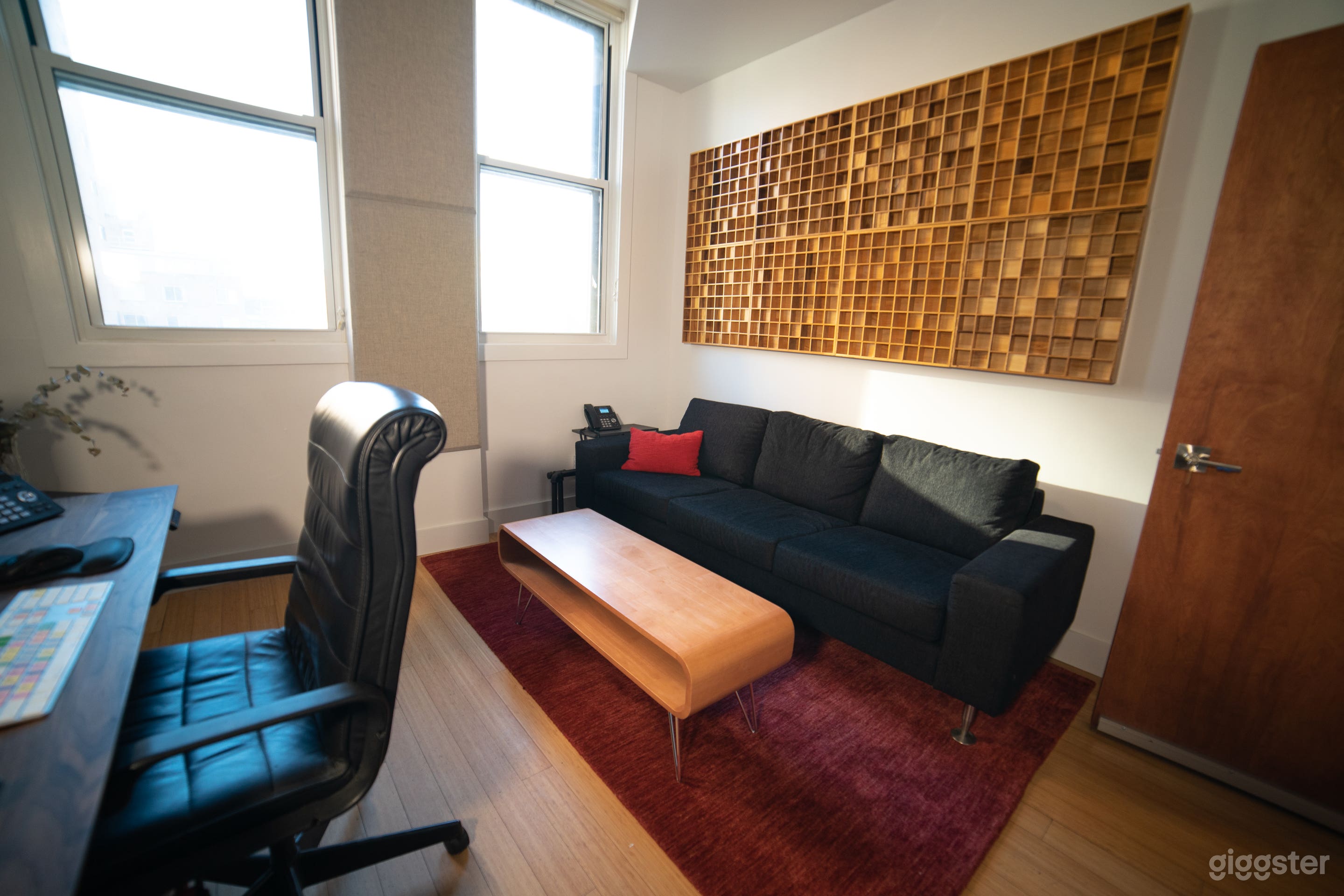 Beautiful Picture Edit & Sound Mix Room Photo 2