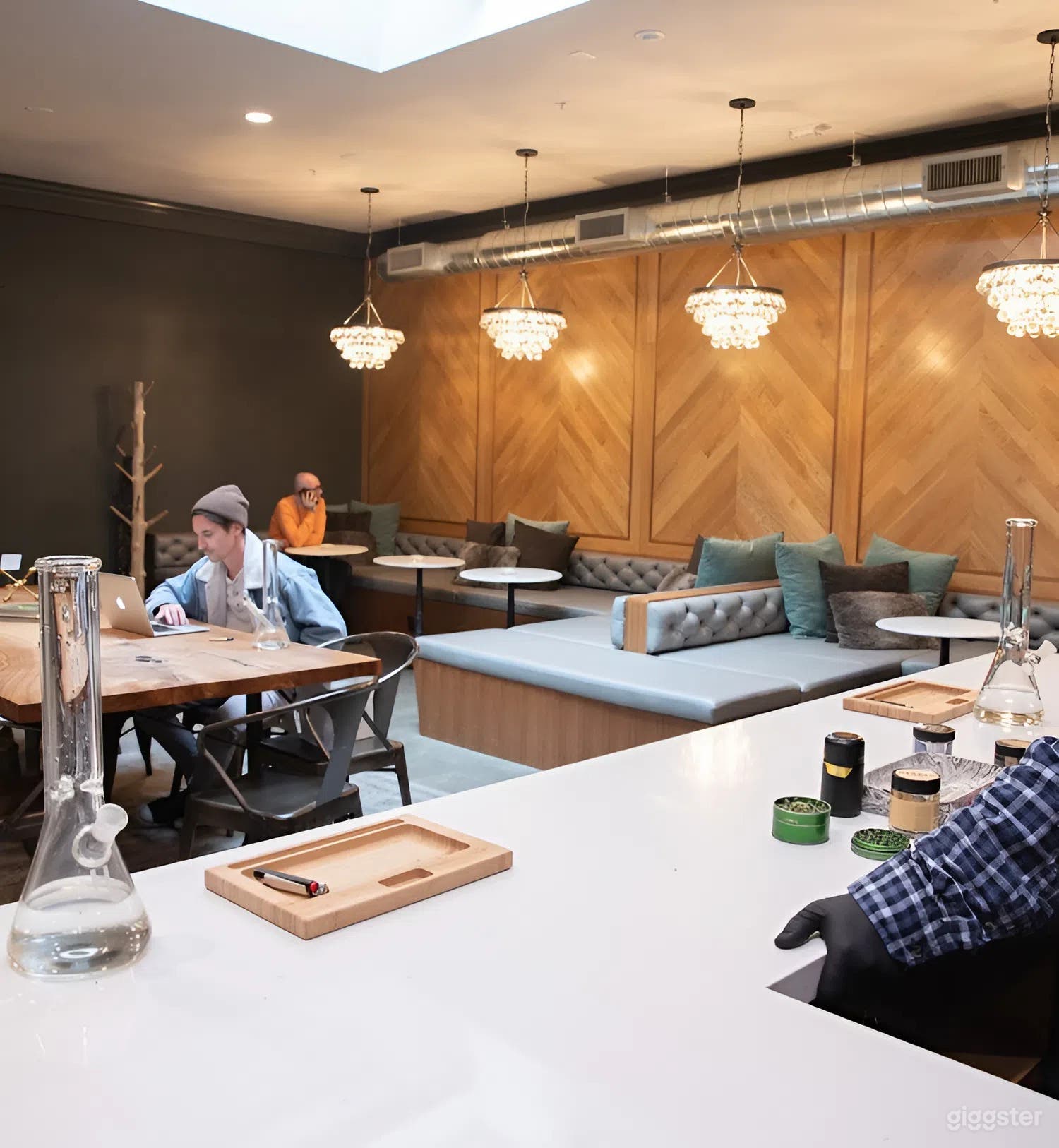 Modern Urban Lounge Photo 4