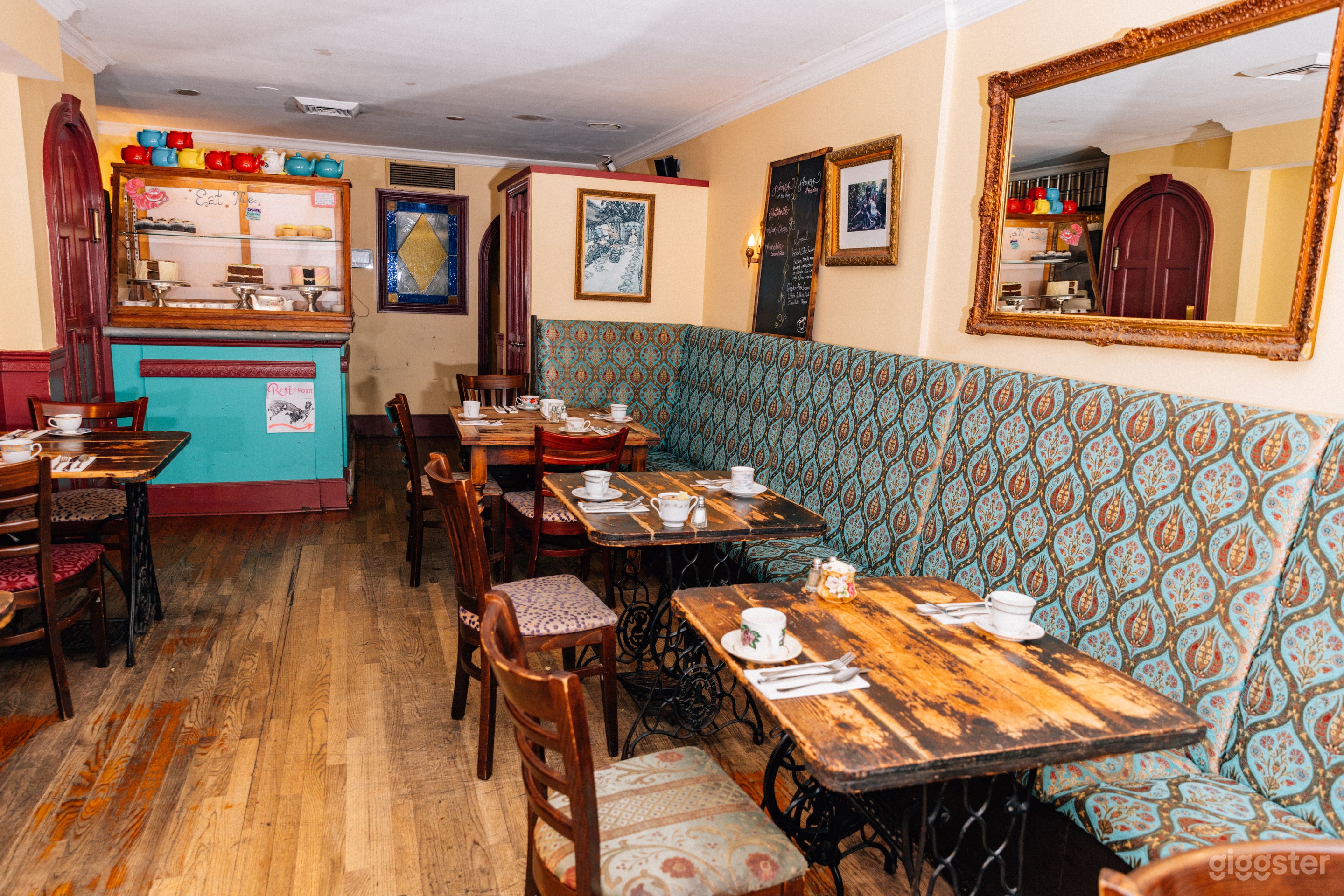 Alice in Wonderland Inspired Tea House- Chapter II Photo 4