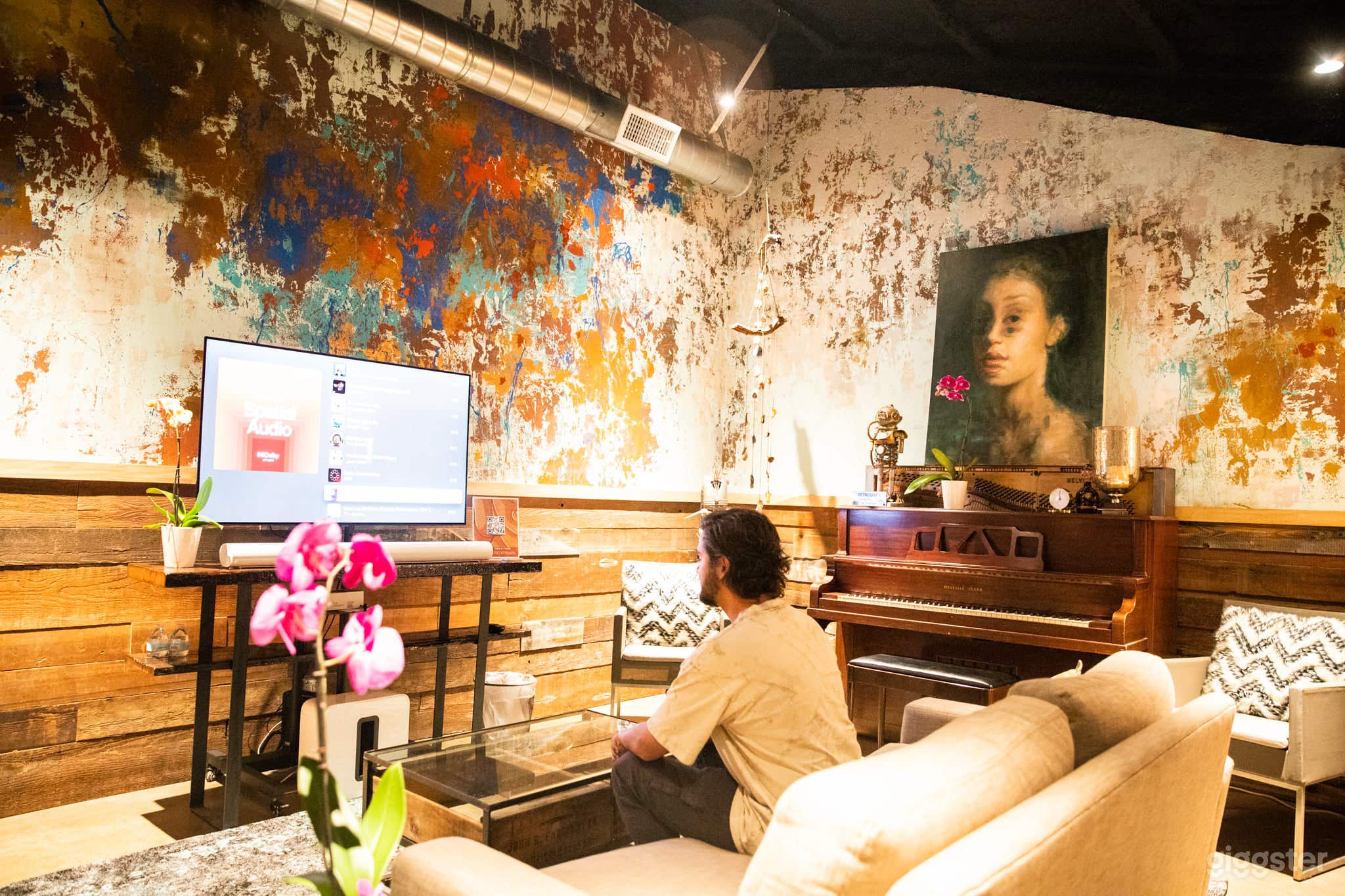 Building 3 Studio Lounge Photo 2