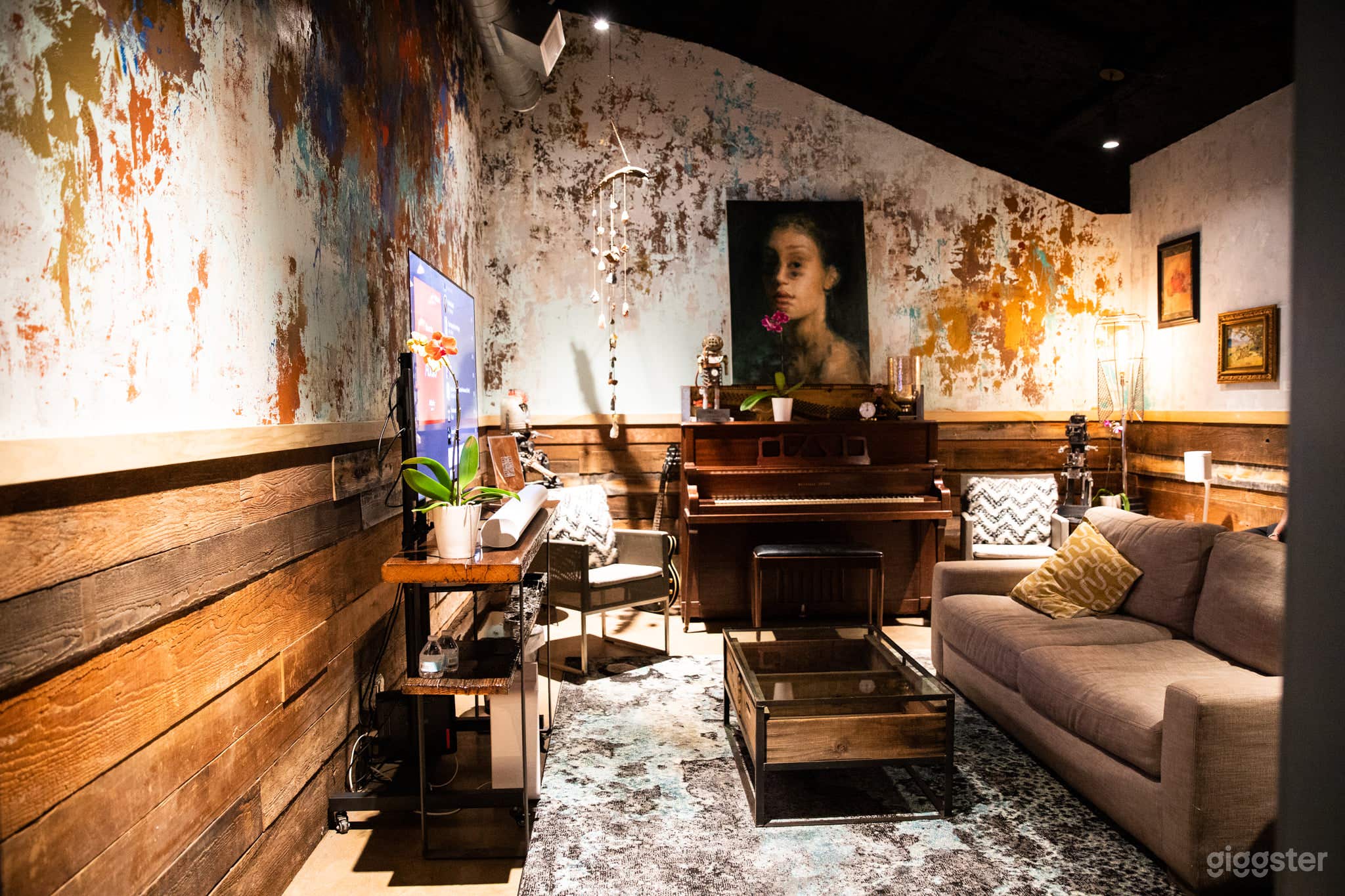 Building 3 Studio Lounge Photo 1