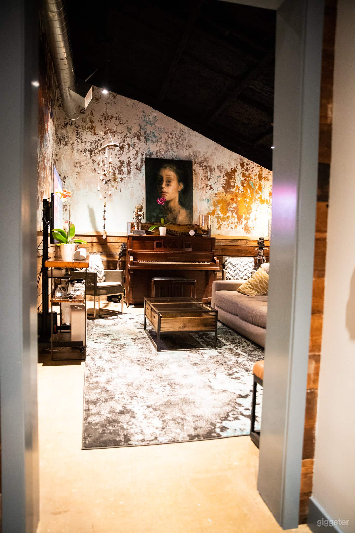 Building 3 Studio Lounge Photo 4