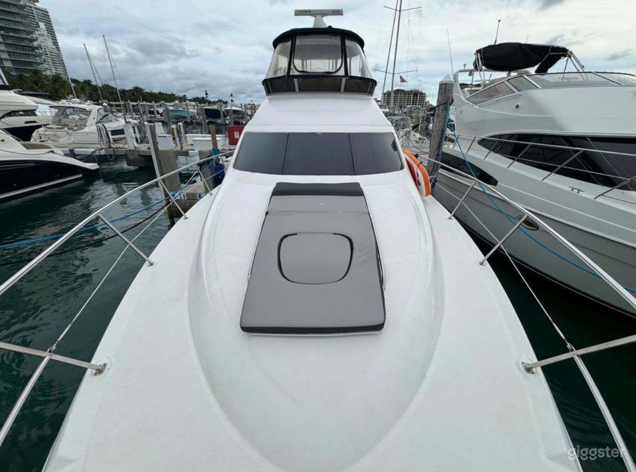 50’ SEA RAY FLYBRIDGE Yacht Photo 2