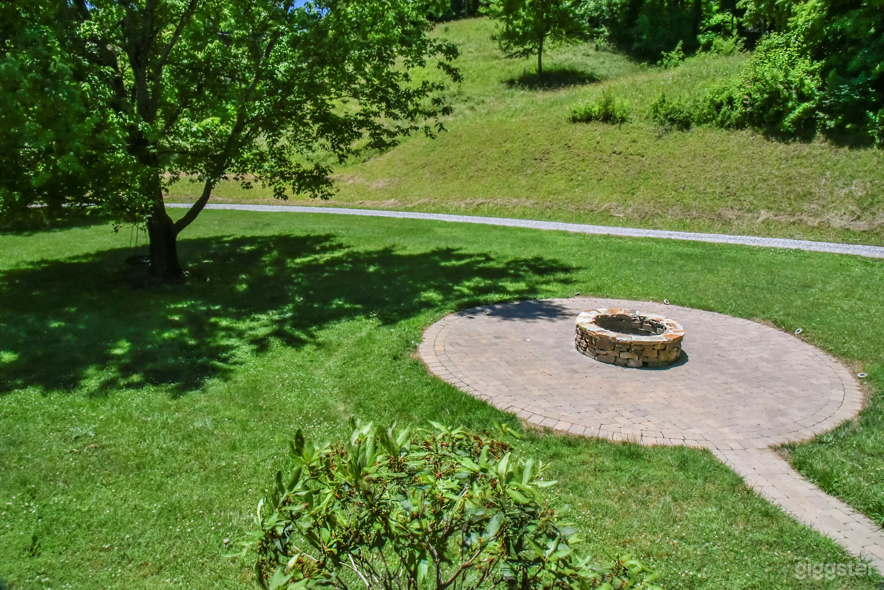 Country Setting Farmhouse In The Great Smoky Mountains  Photo 3